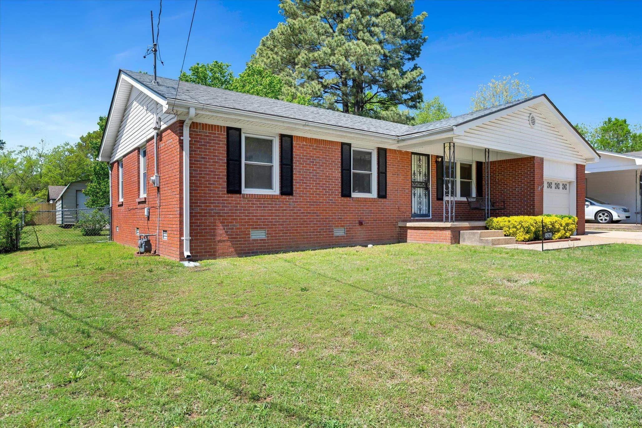Property at 1505  Garland - Image 4