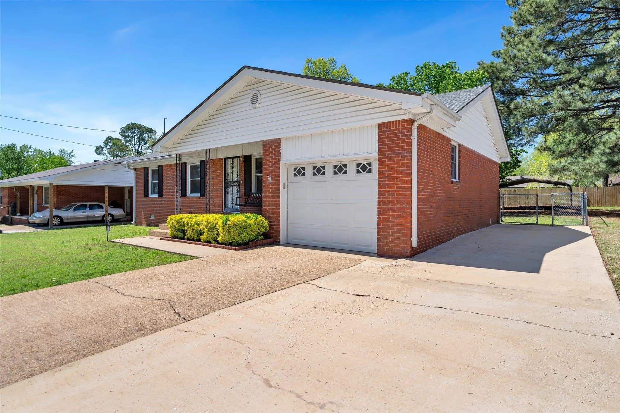 Property at 1505  Garland - Image 3