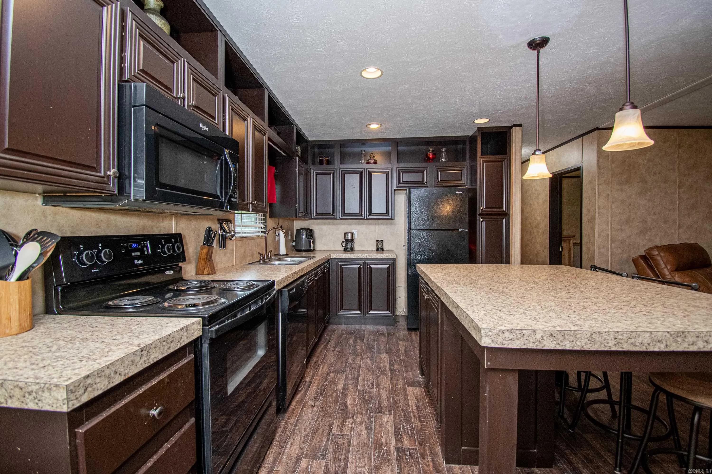 Property at 747  Walnut - Image 5