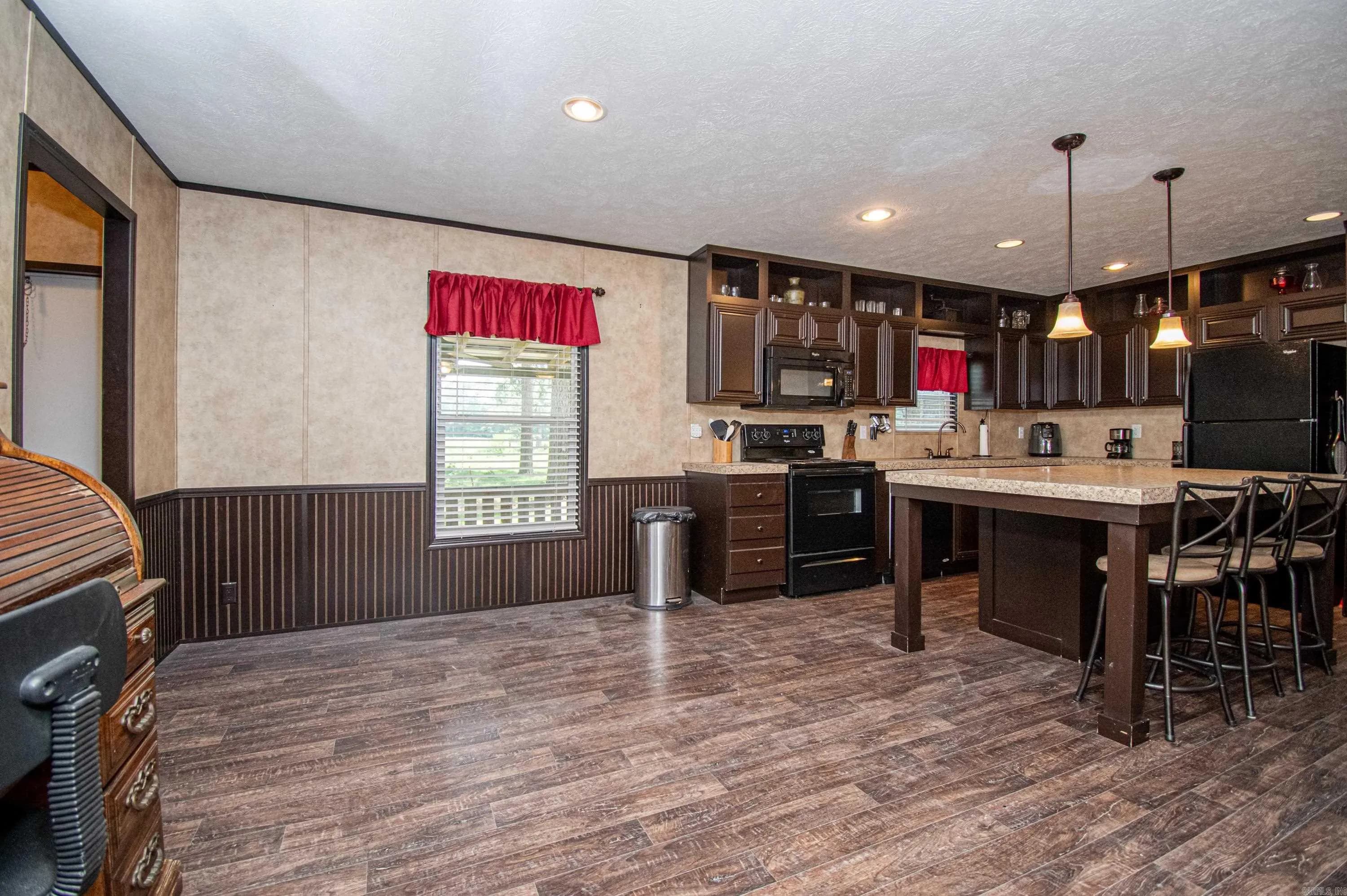 Property at 747  Walnut - Image 7