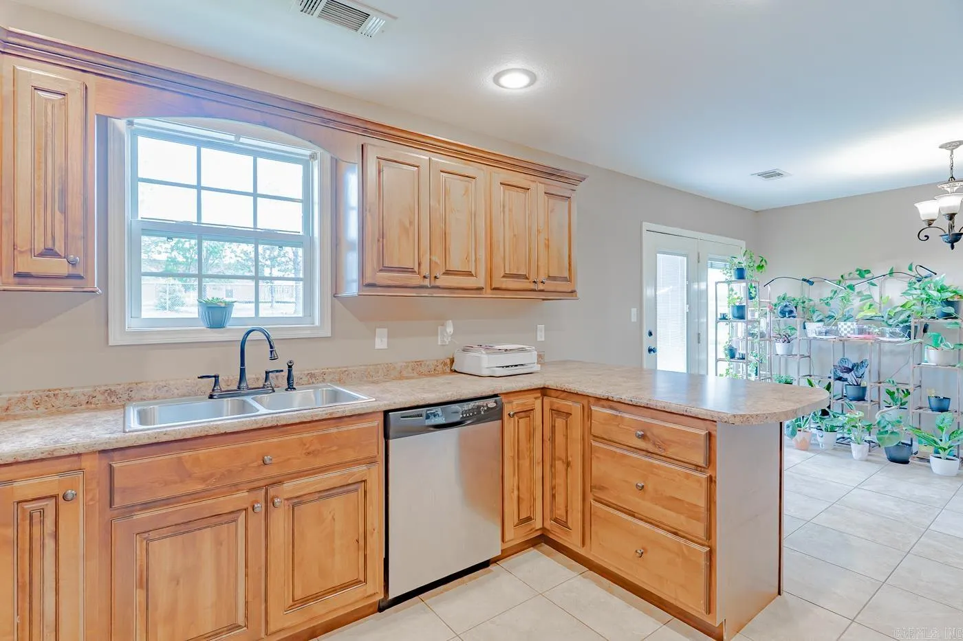 Property at 224  Lindsey - Image 13