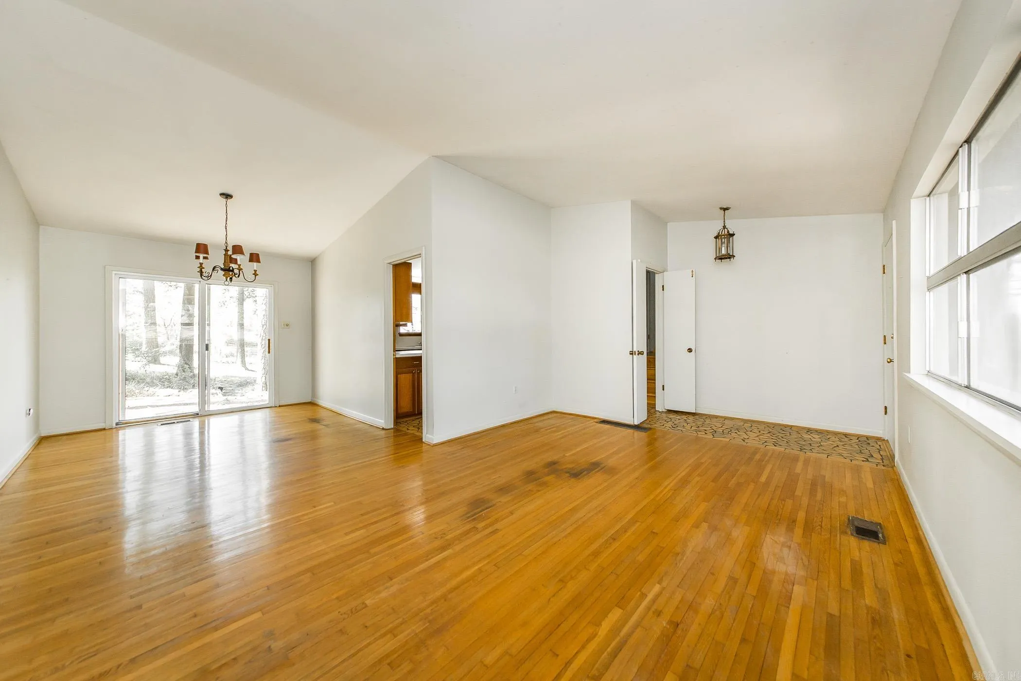 Property at 510  Bryan - Image 6