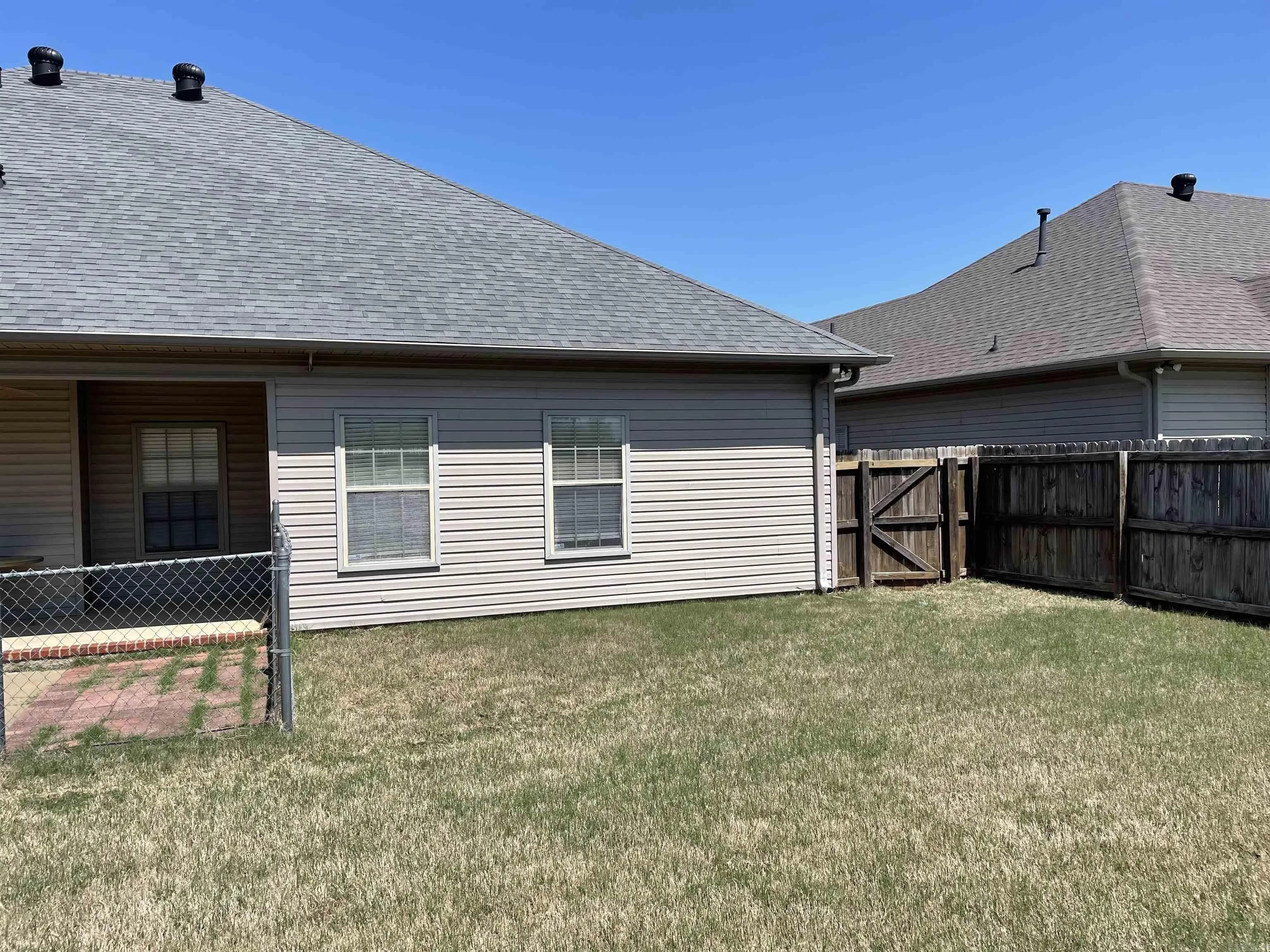 Property at 609  Earle - Image 23