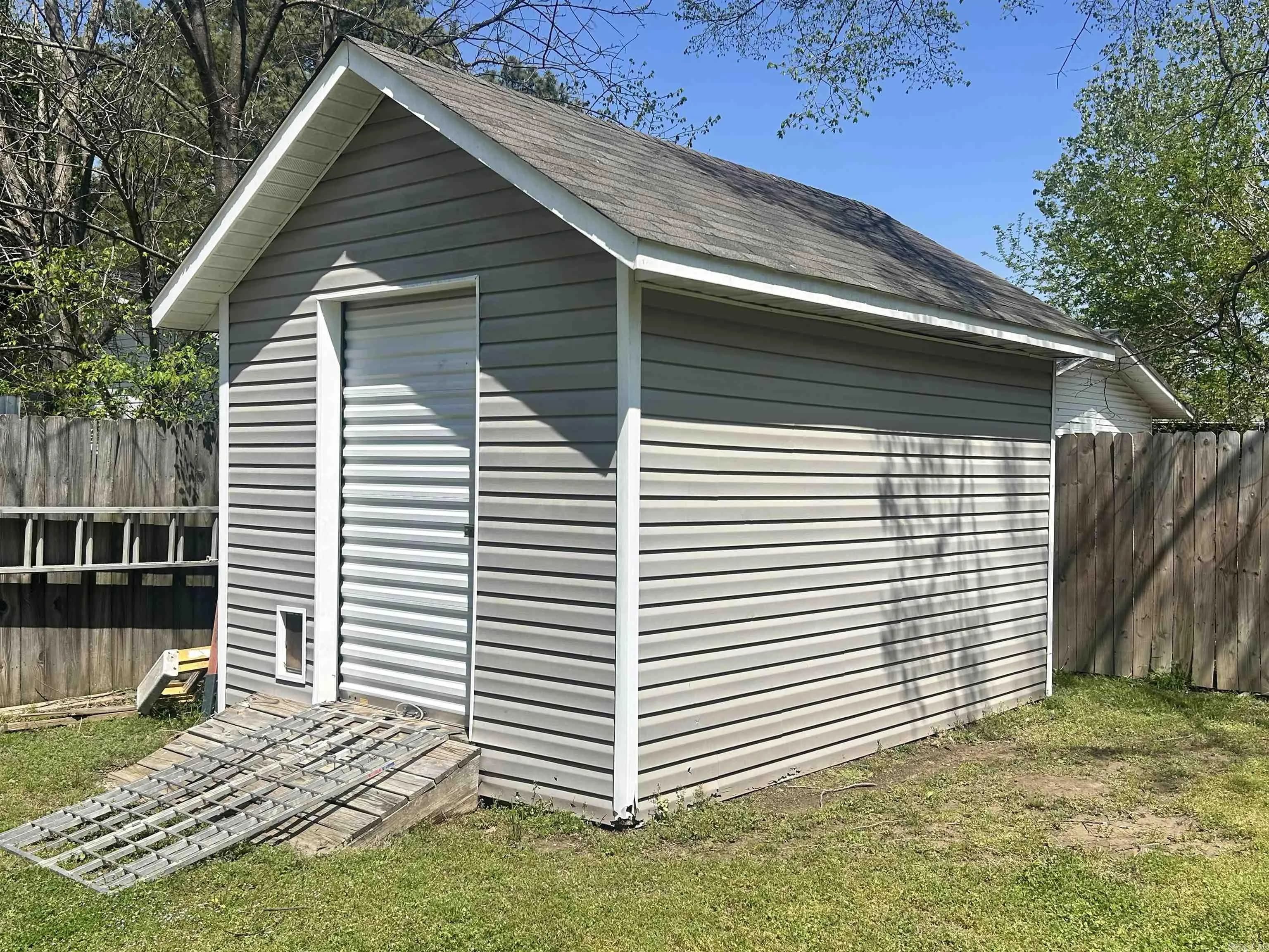 Property at 1307  Desota - Image 19