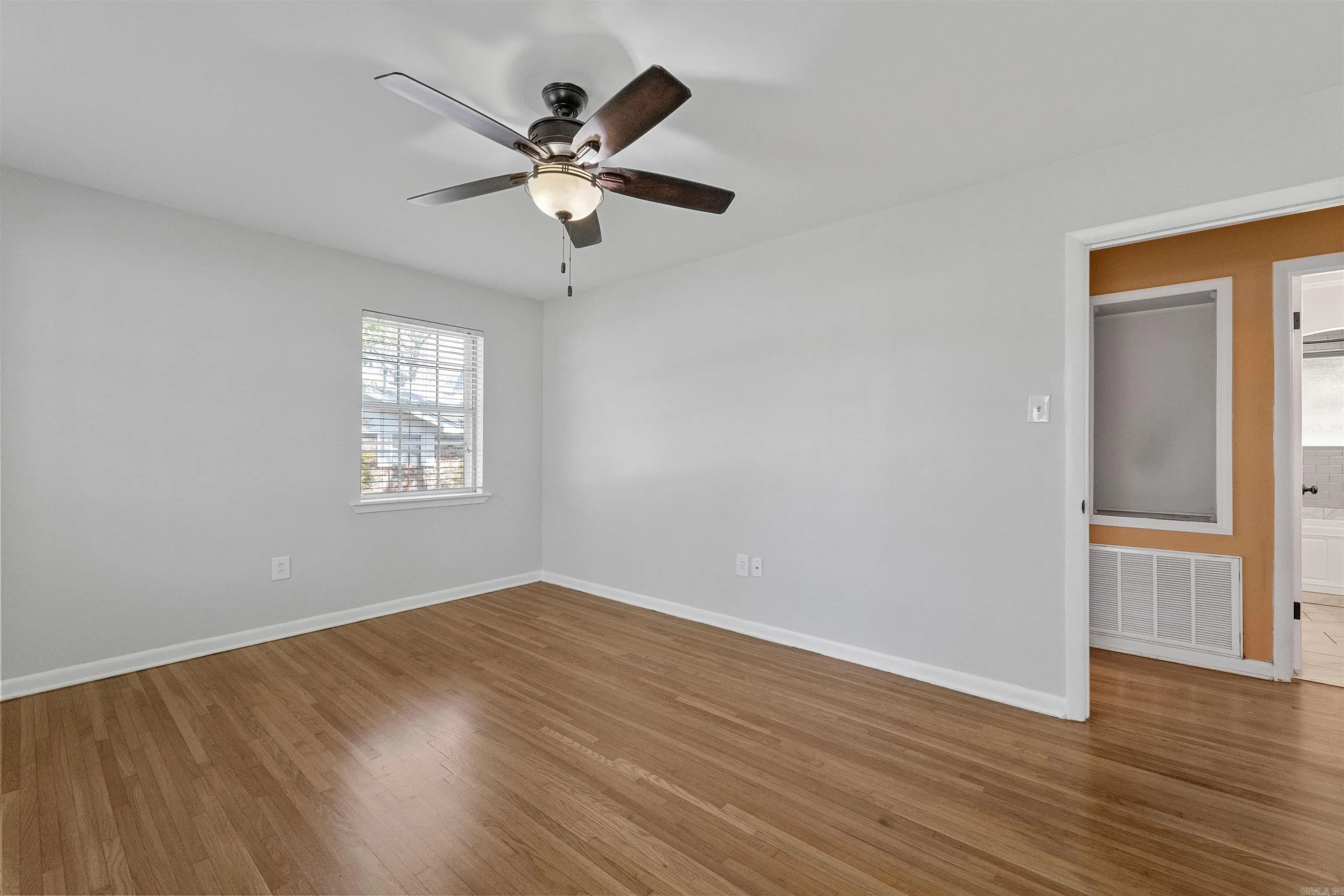 Property at 504 S Claremont - Image 27