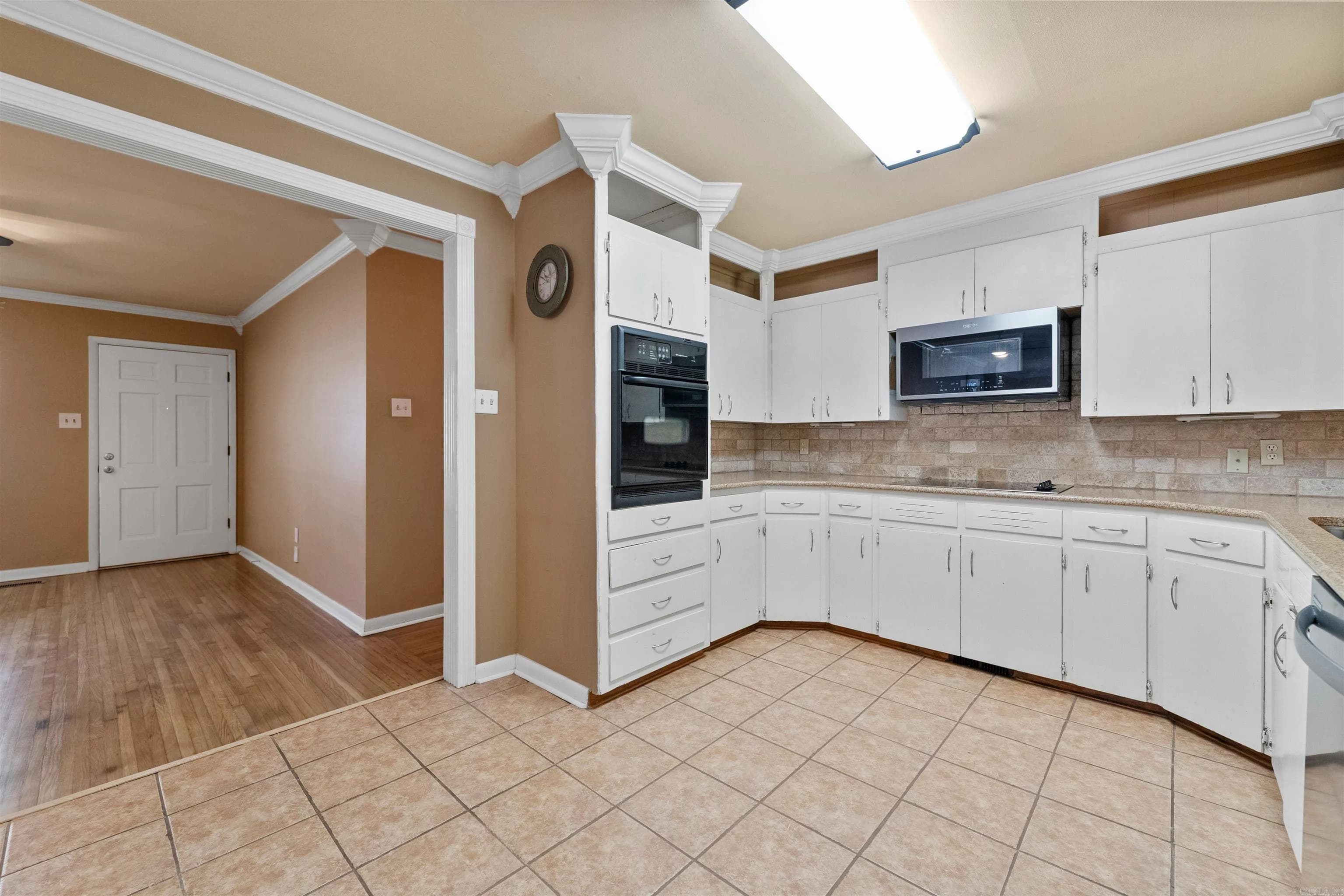 Property at 504 S Claremont - Image 11