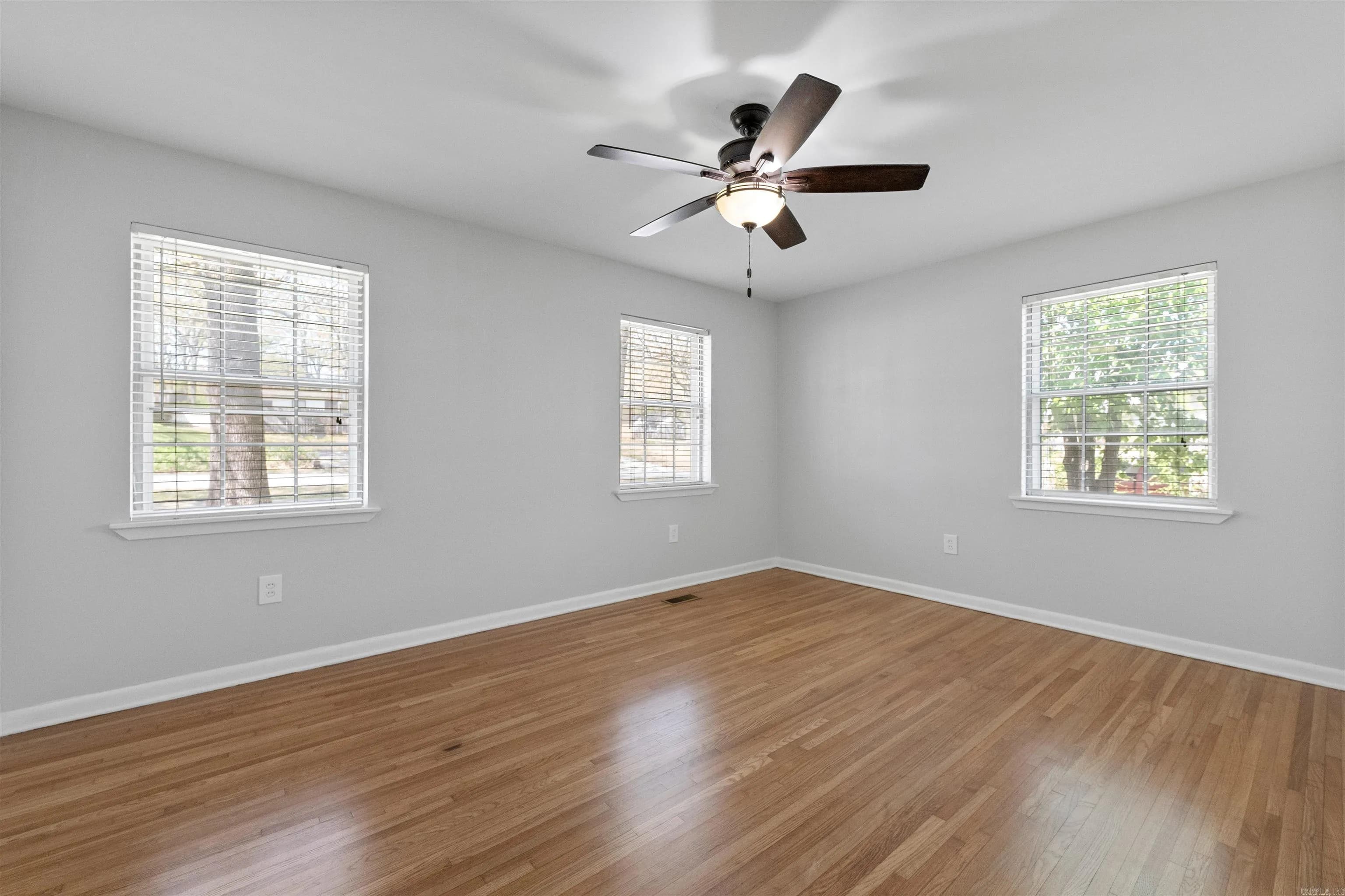 Property at 504 S Claremont - Image 25