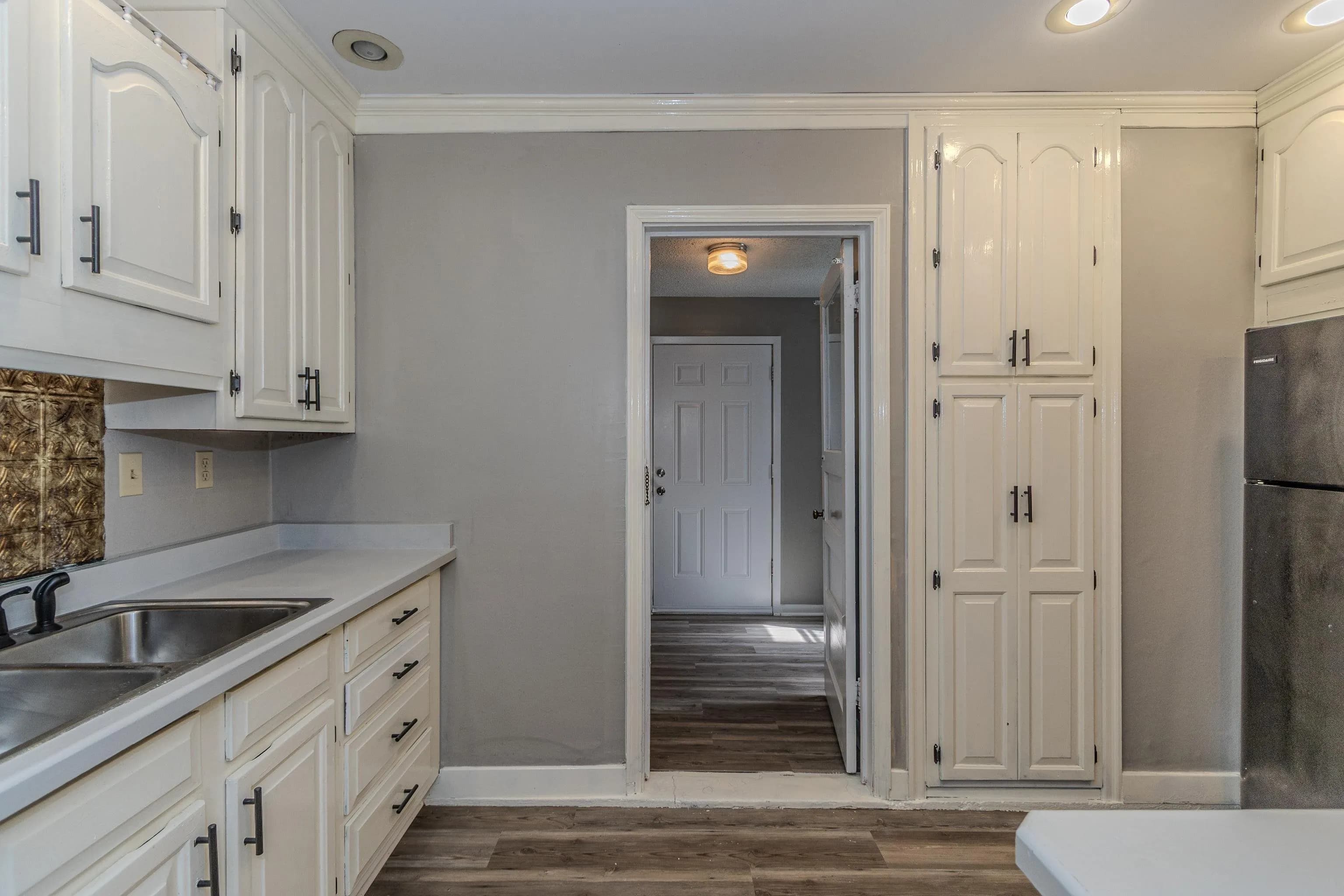 Property at 1007 W Mueller - Image 5