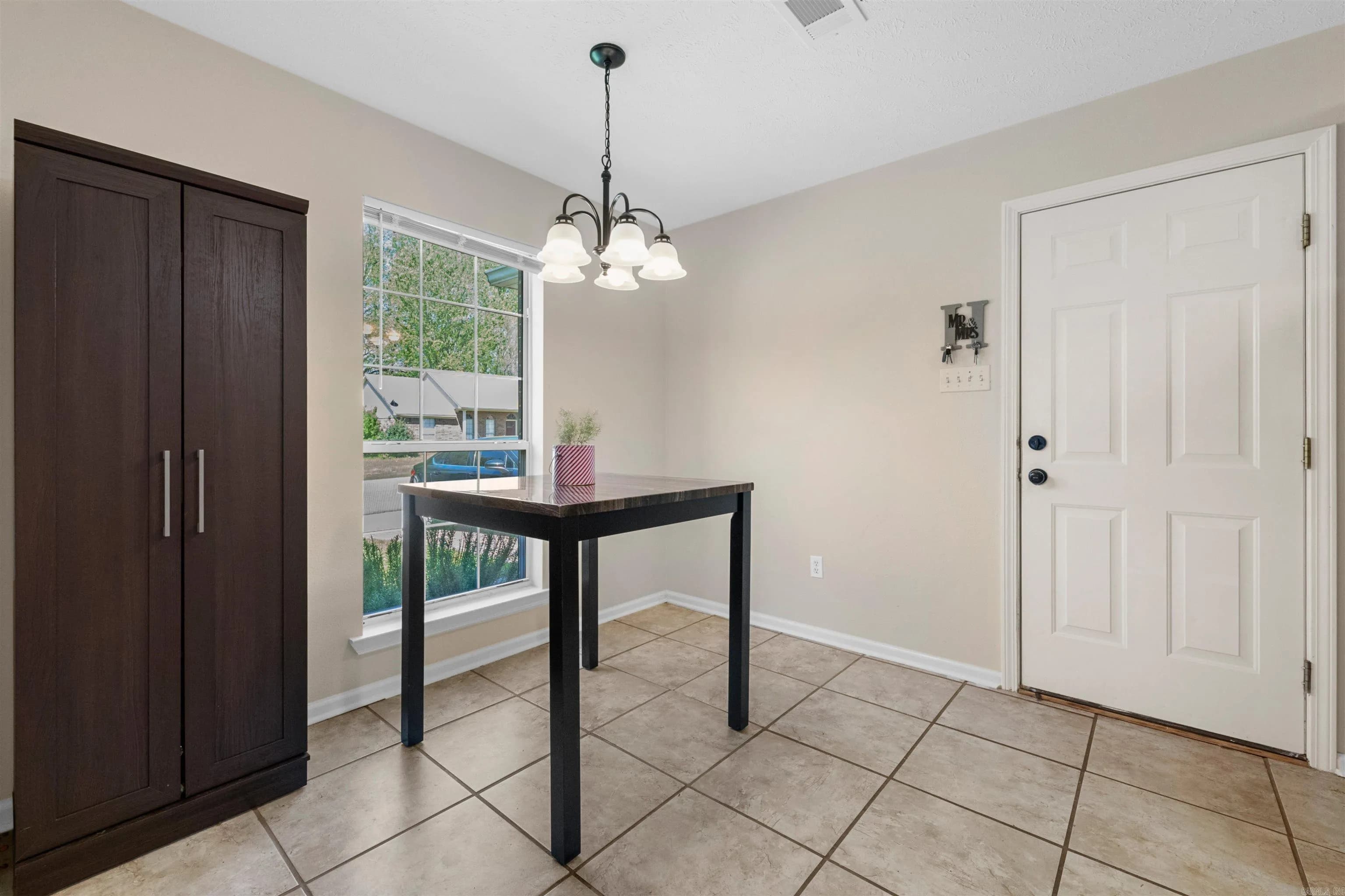 Property at 27  Whispering wind circle - Image 6