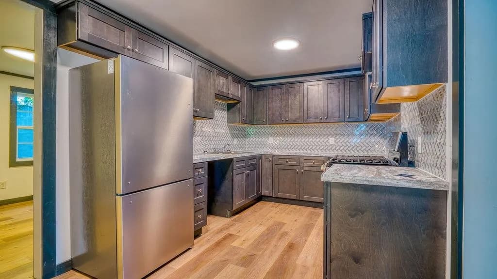 Property at 1205  Sims - Image 4