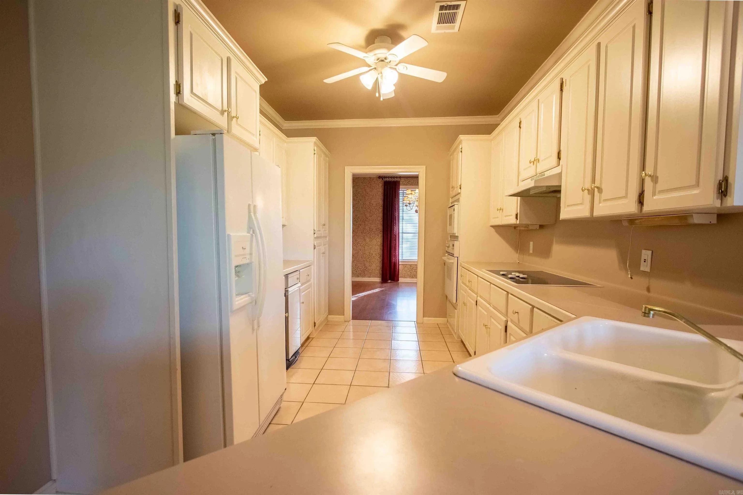 Property at 42  Glendale - Image 6