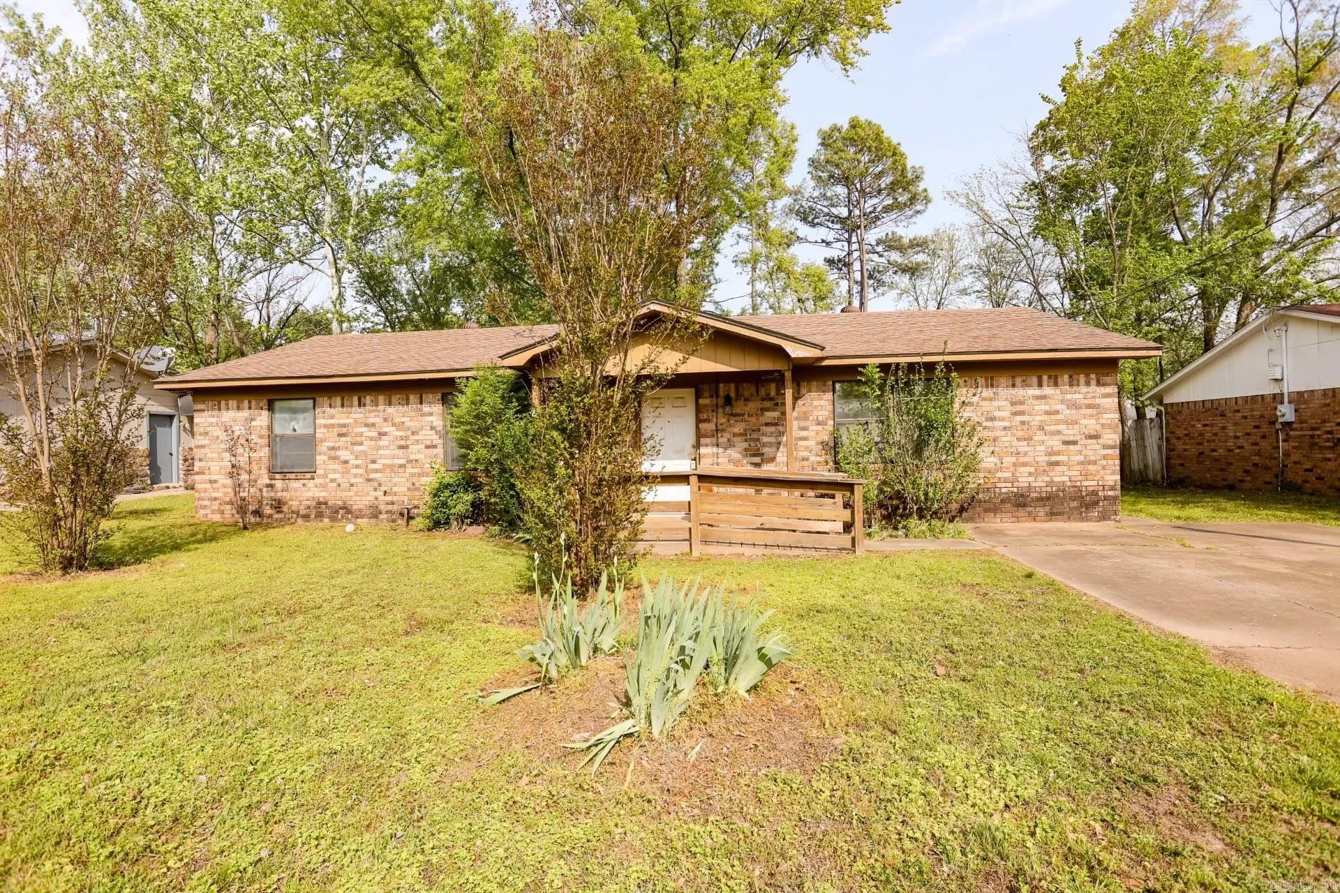 Property at 1209 S Hartford - Image 1