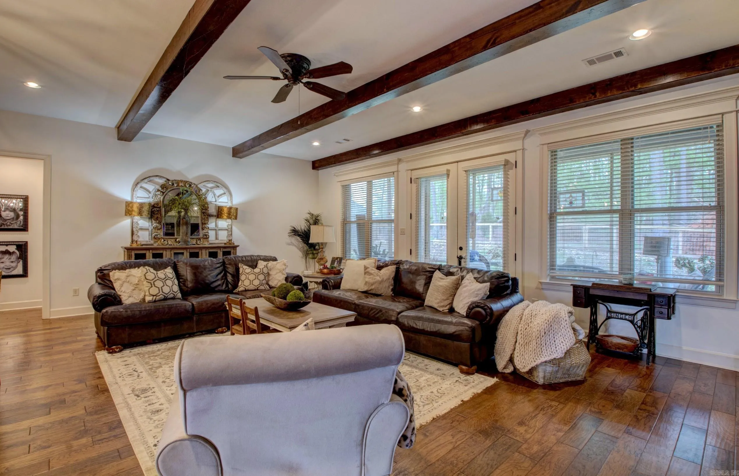Property at 2136  Avondale - Image 8