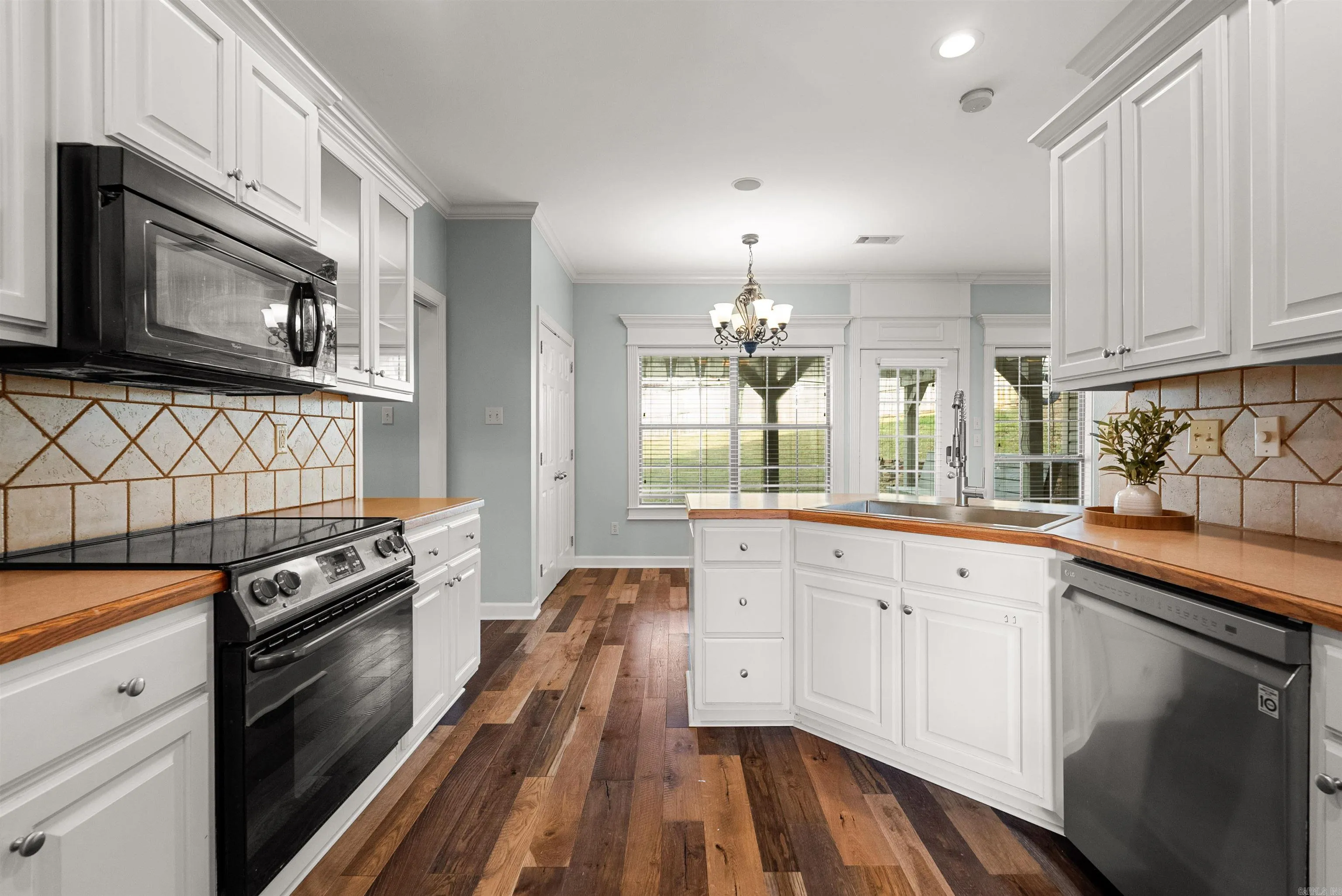 Property at 9  Cypress - Image 10