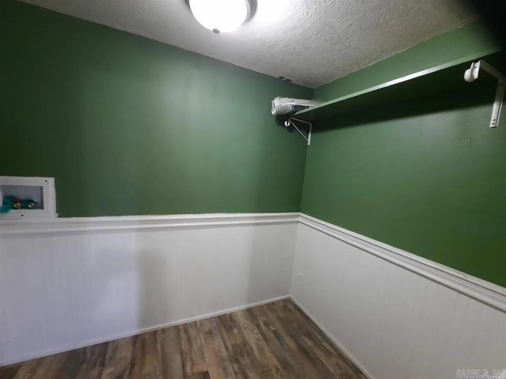 Property at 887  Annette - Image 11