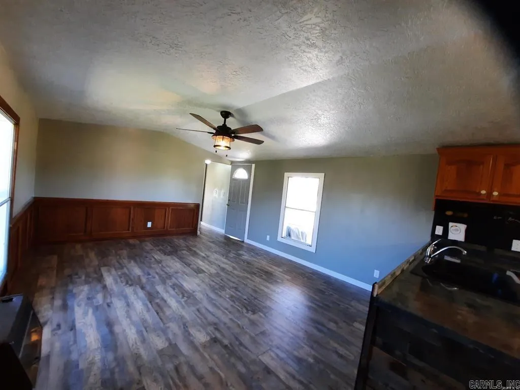 Property at 887  Annette - Image 10