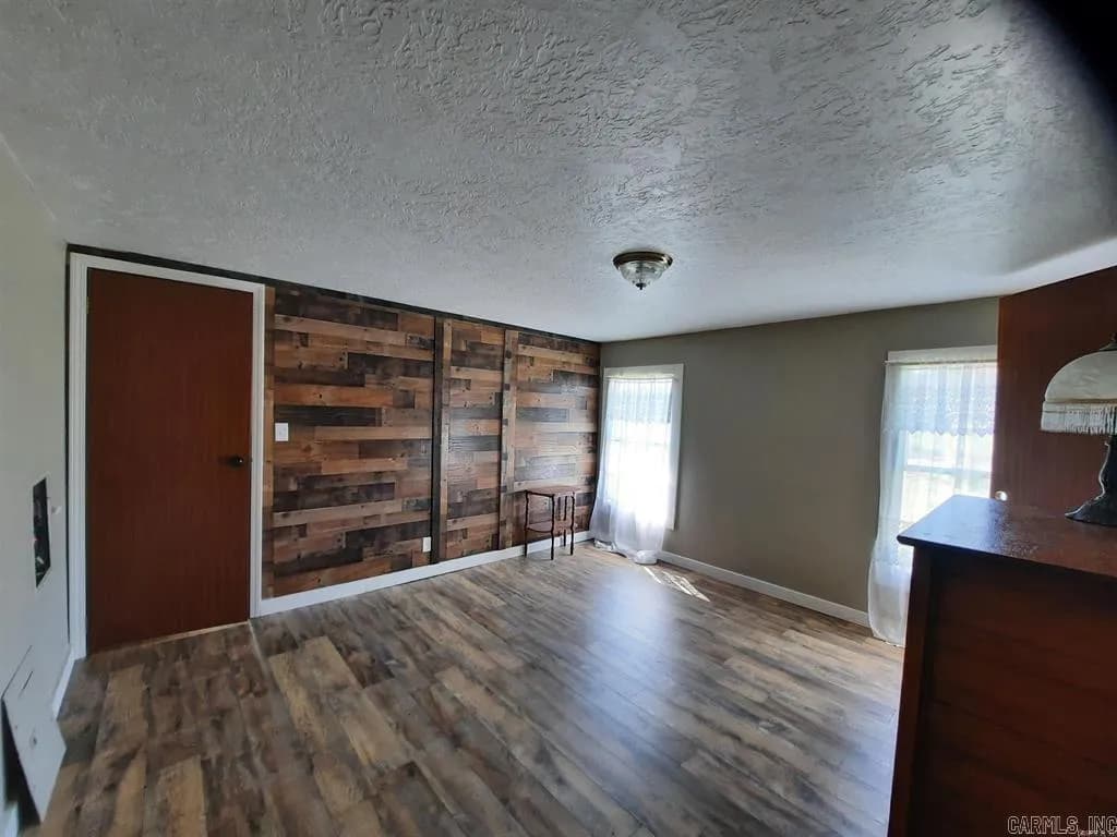 Property at 887  Annette - Image 7