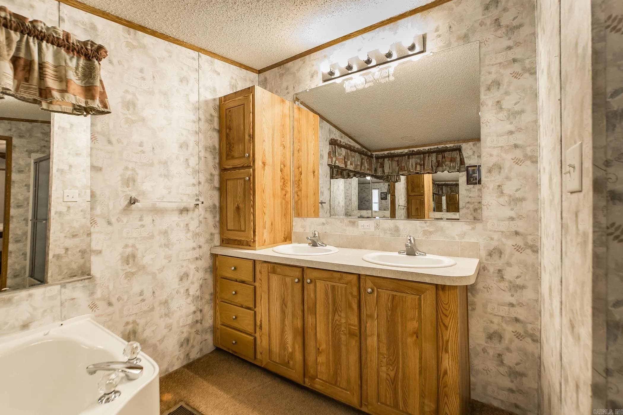 Property at 115  Lakeside dr. - Image 20