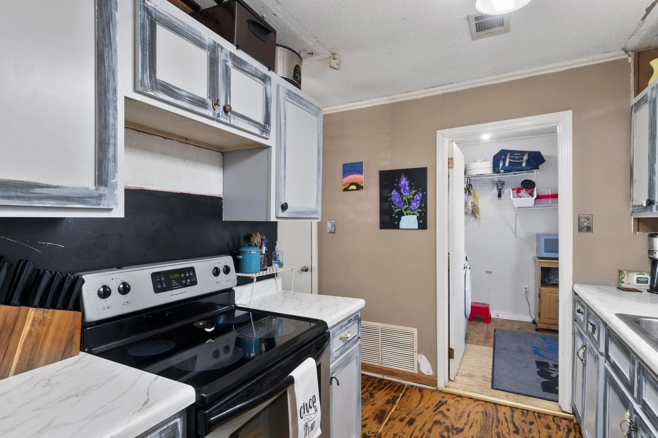 Property at 105 N Main - Image 22