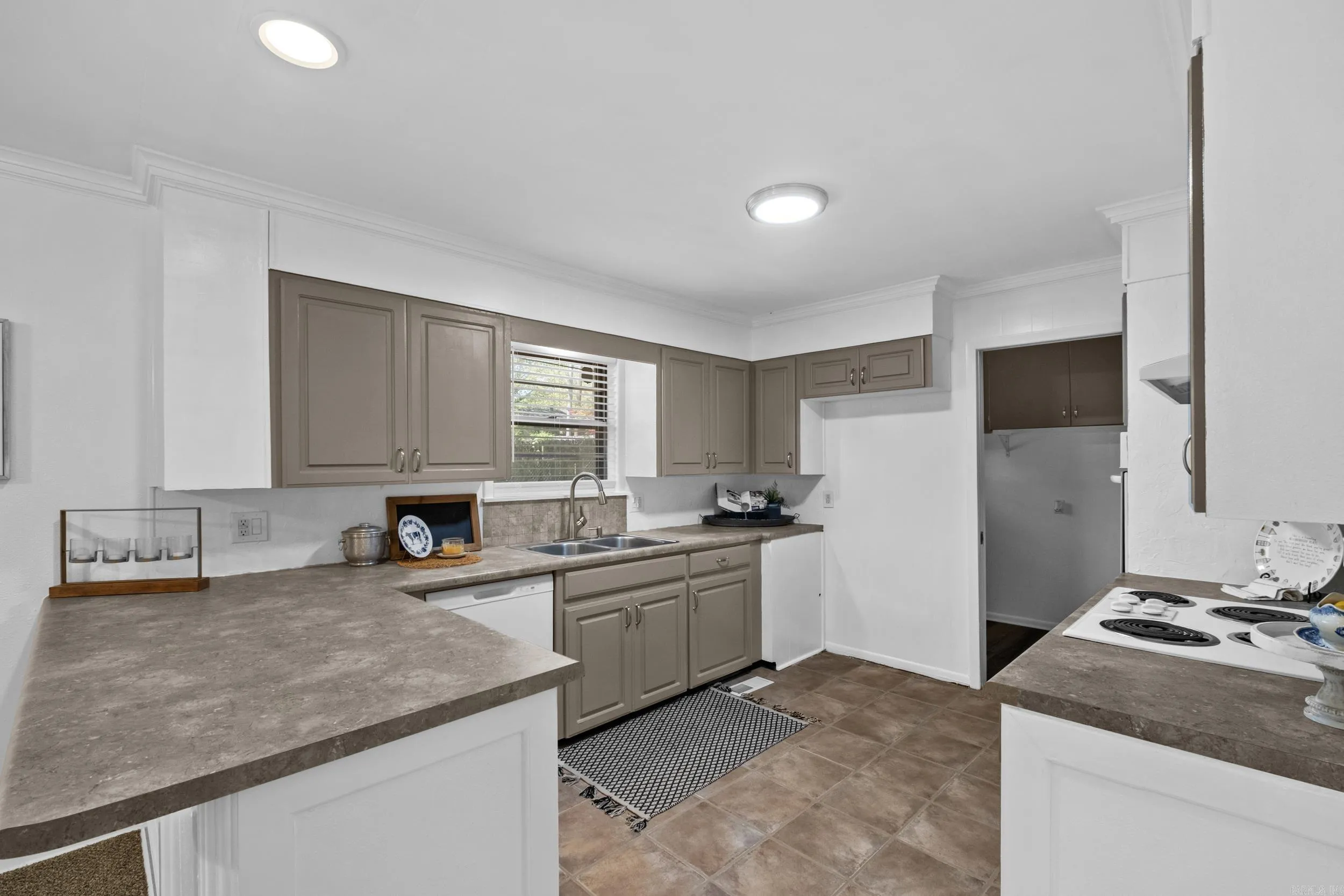 Property at 6201  Pawnee dr - Image 2