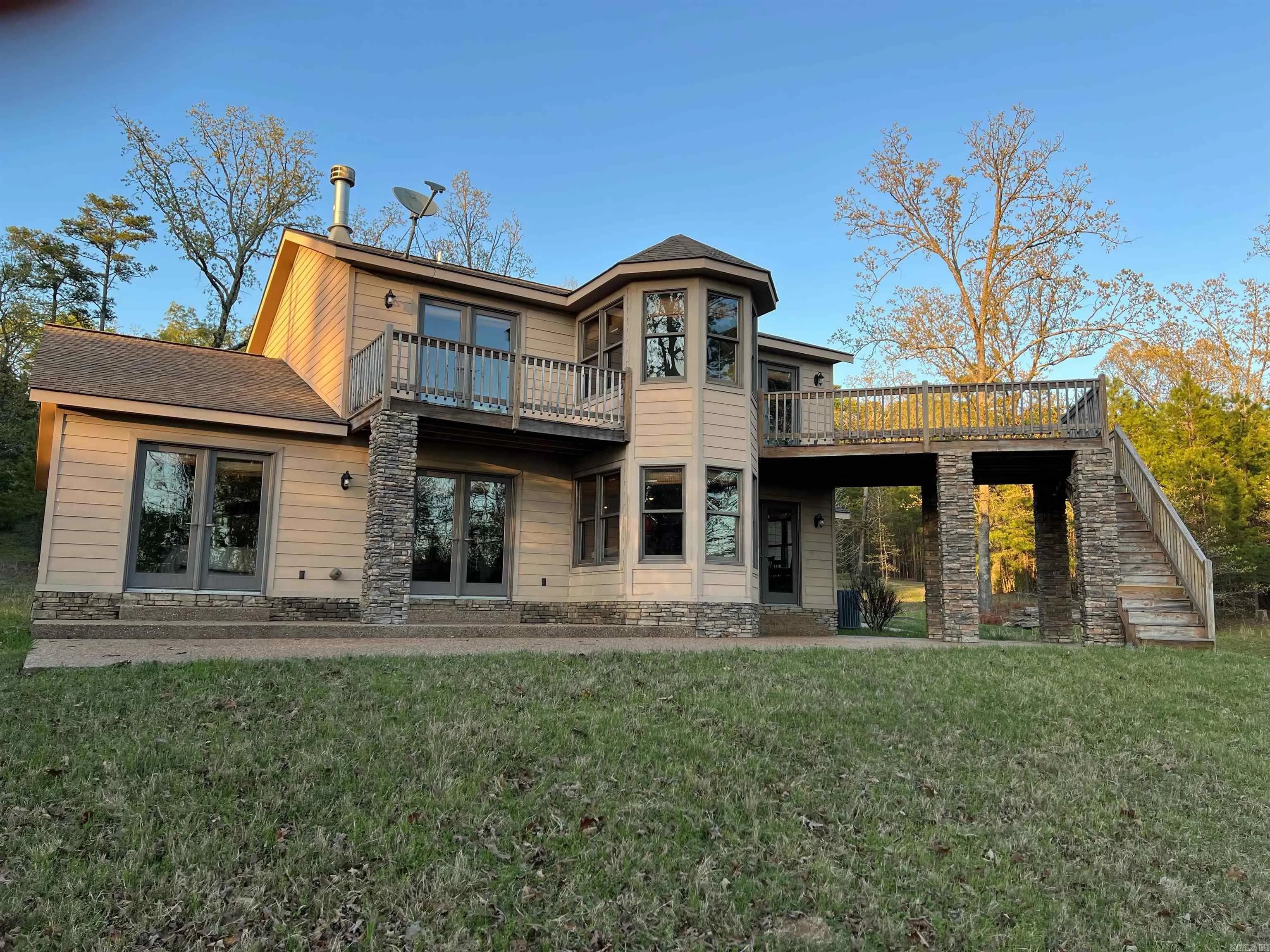 Property at 290  Island shores - Image 2