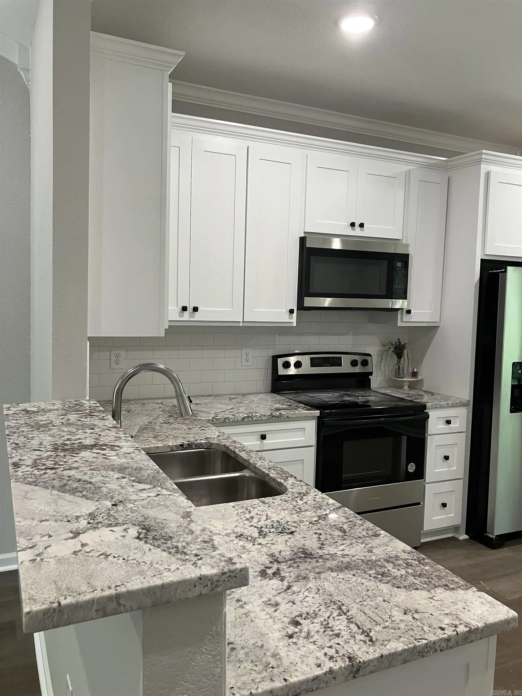 Property at 601 W Indiana - Image 2
