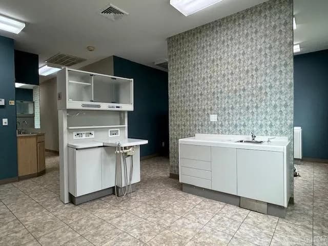 Property at 301  Country club - Image 33