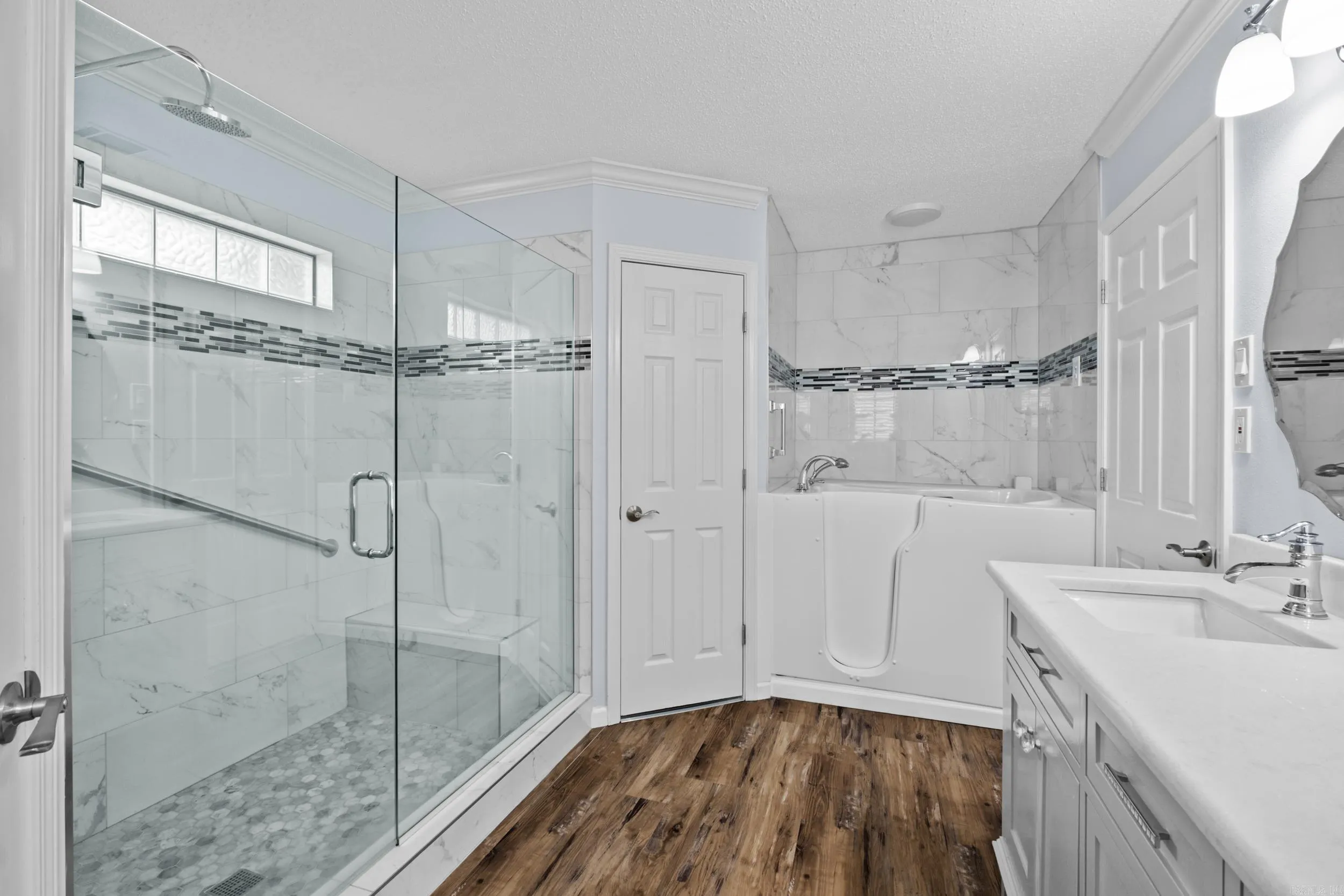 Property at 3100  Overcup - Image 21