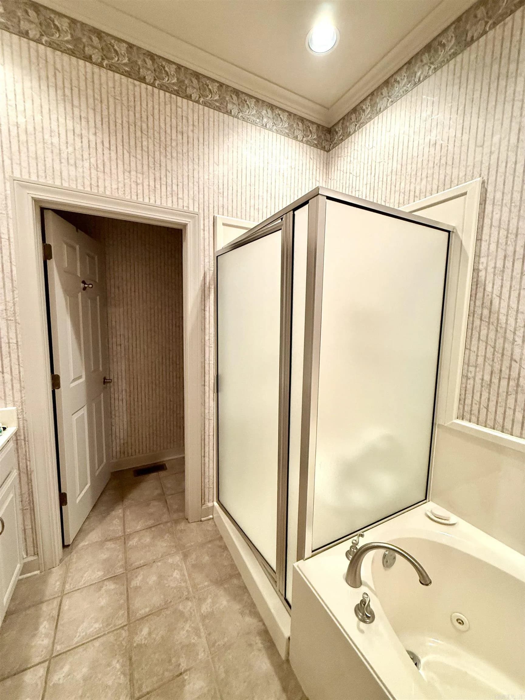 Property at 2308  Saxony - Image 20