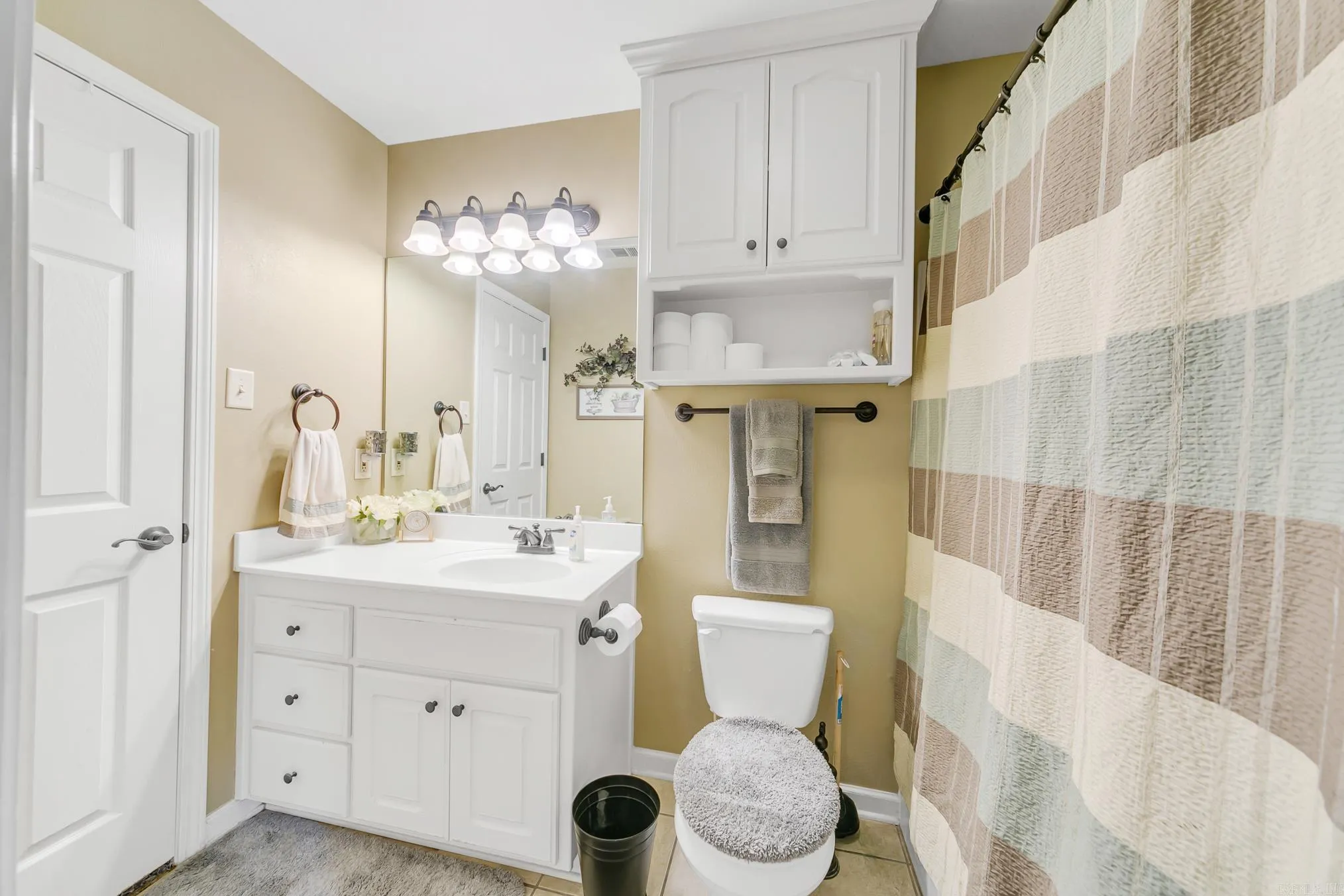 Property at 335  Cobra - Image 24