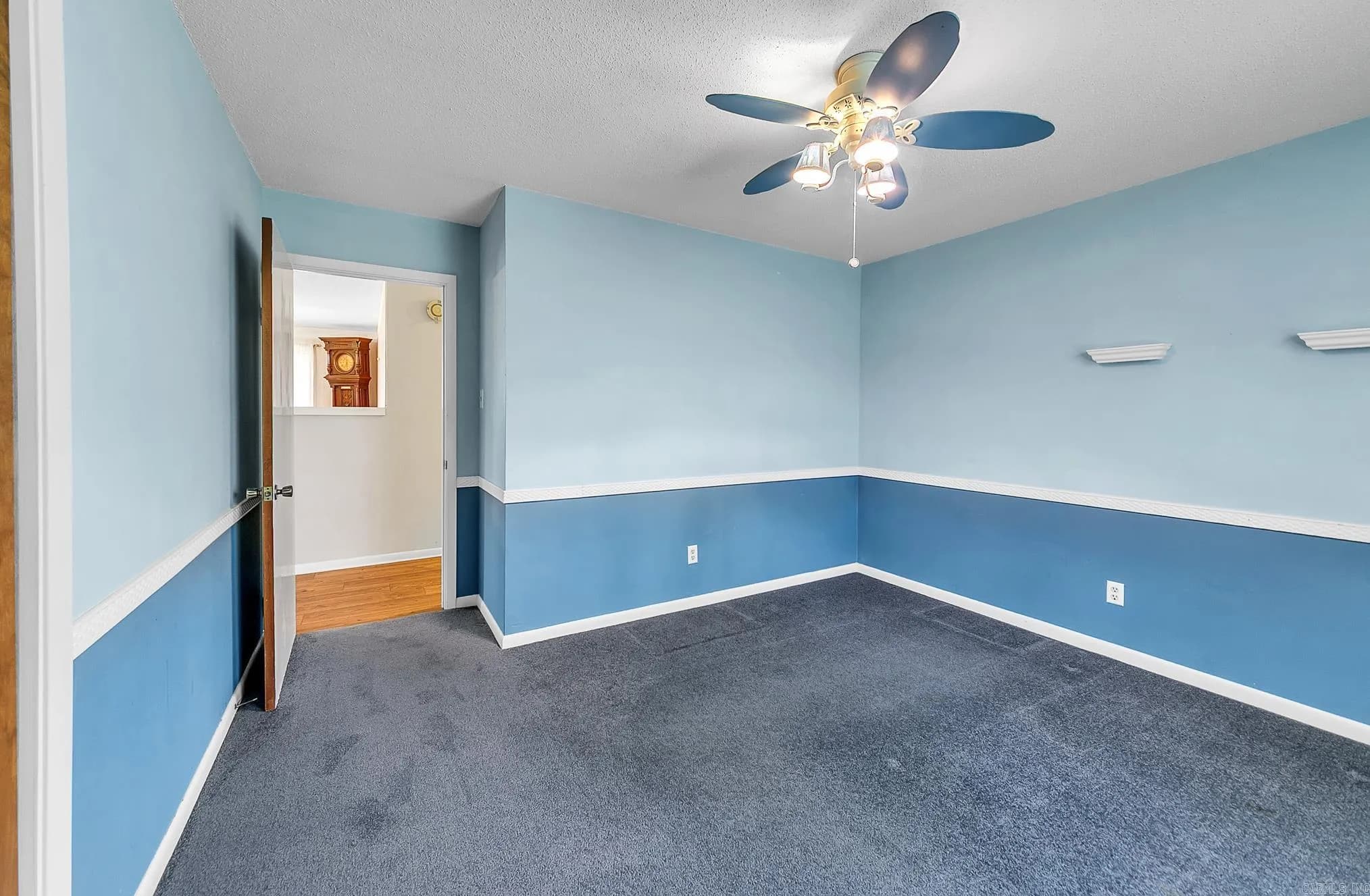 Property at 715  Foxboro - Image 32