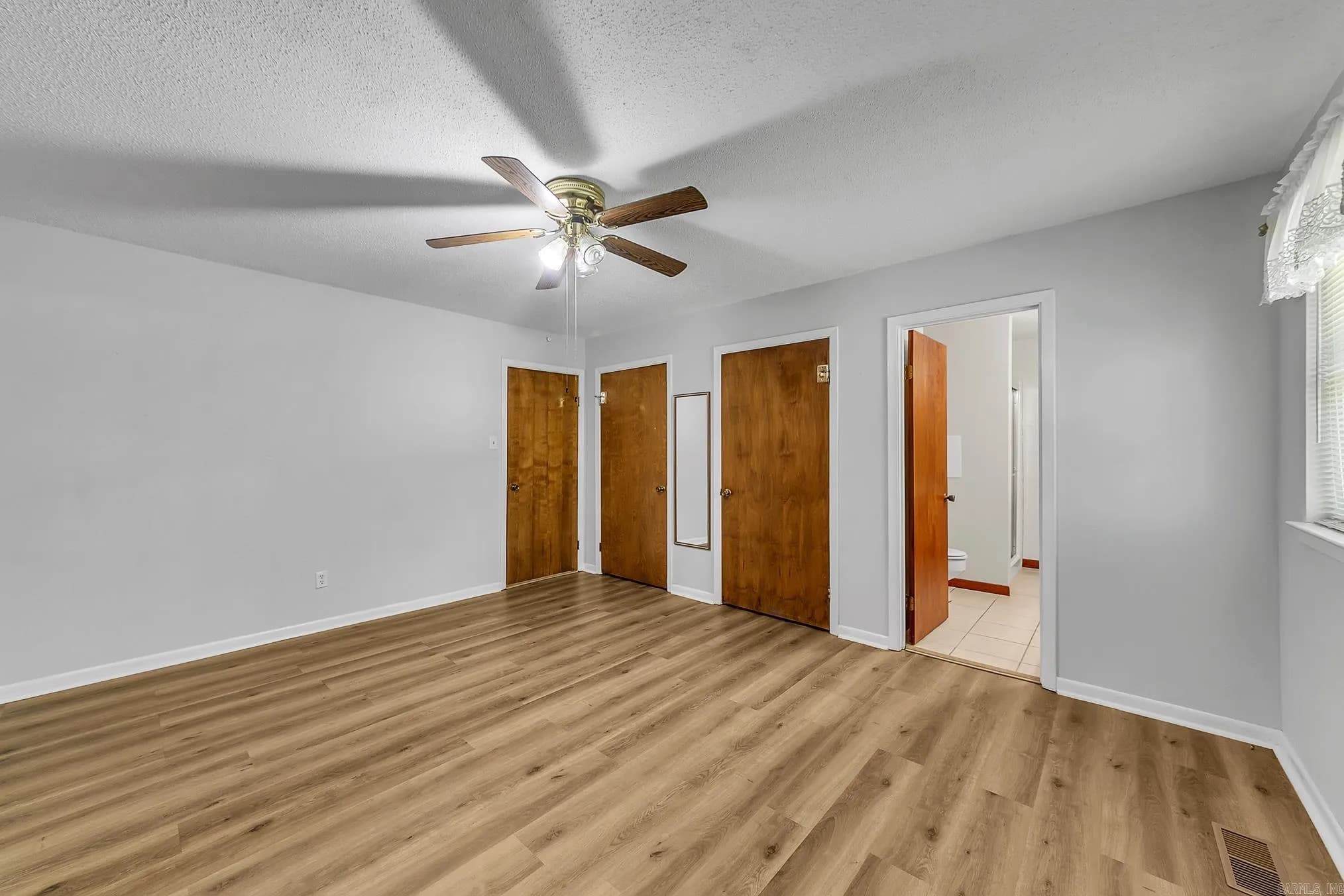 Property at 715  Foxboro - Image 27