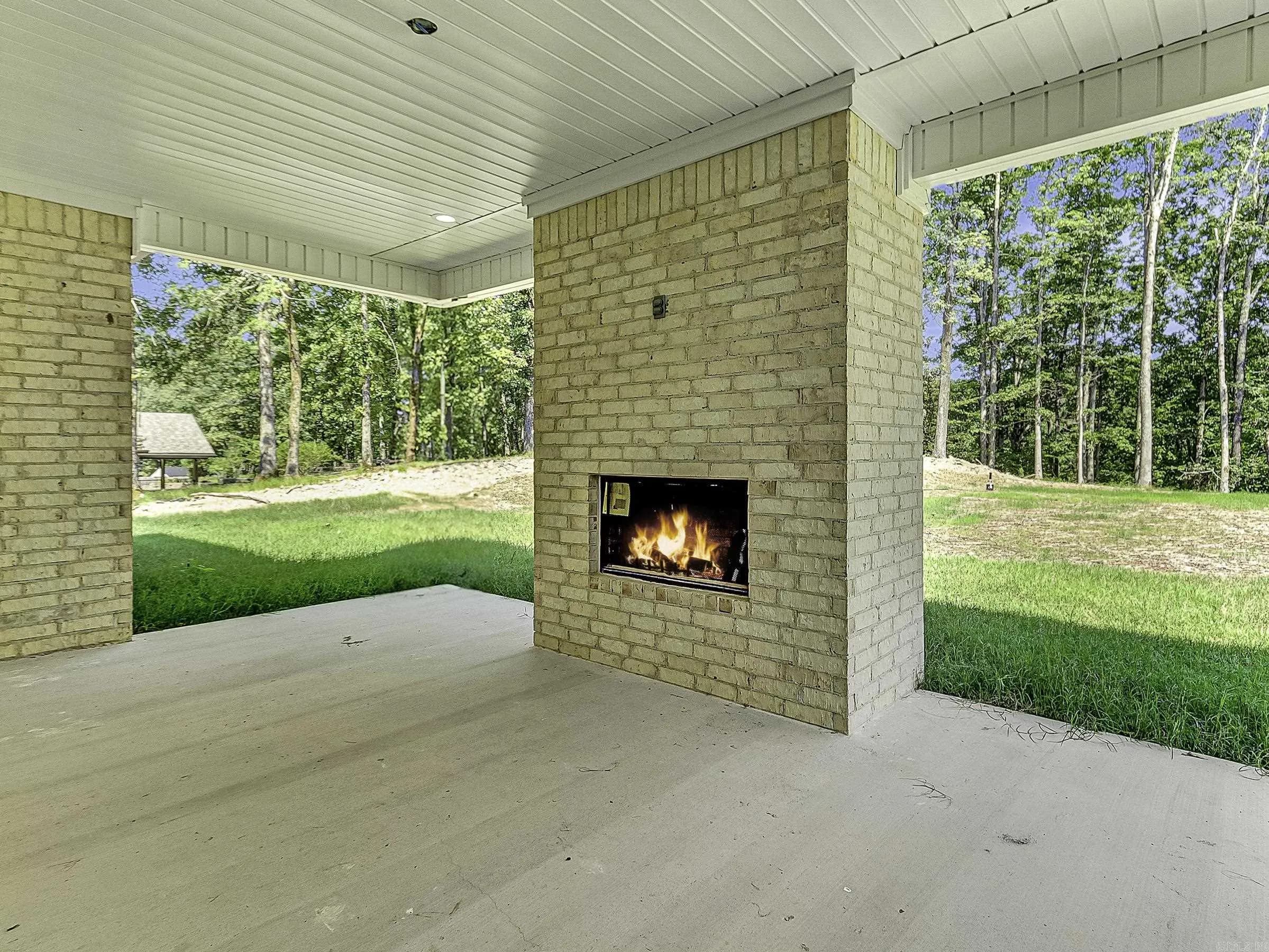 Property at 212  Diamondhead - Image 31