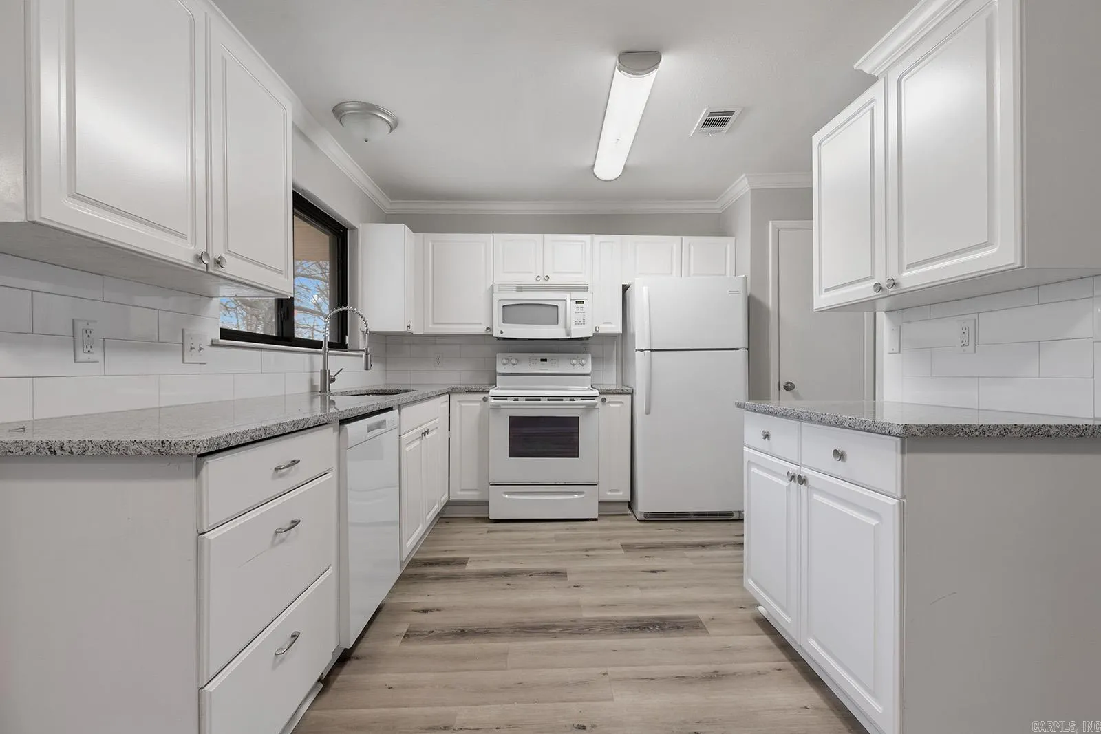 Property at 712  Lehman - Image 10