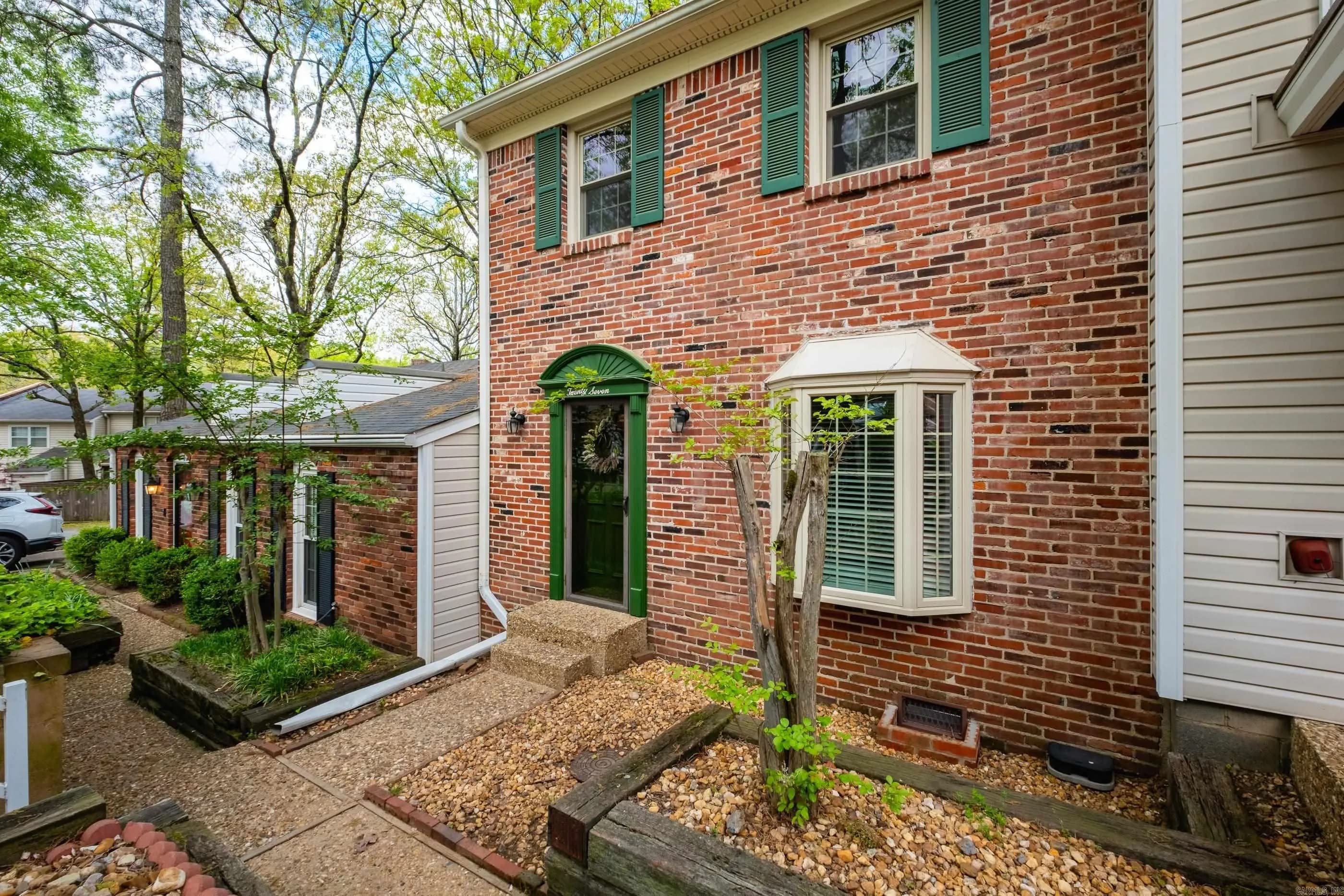 Property at 27  Kingsbridge - Image 3