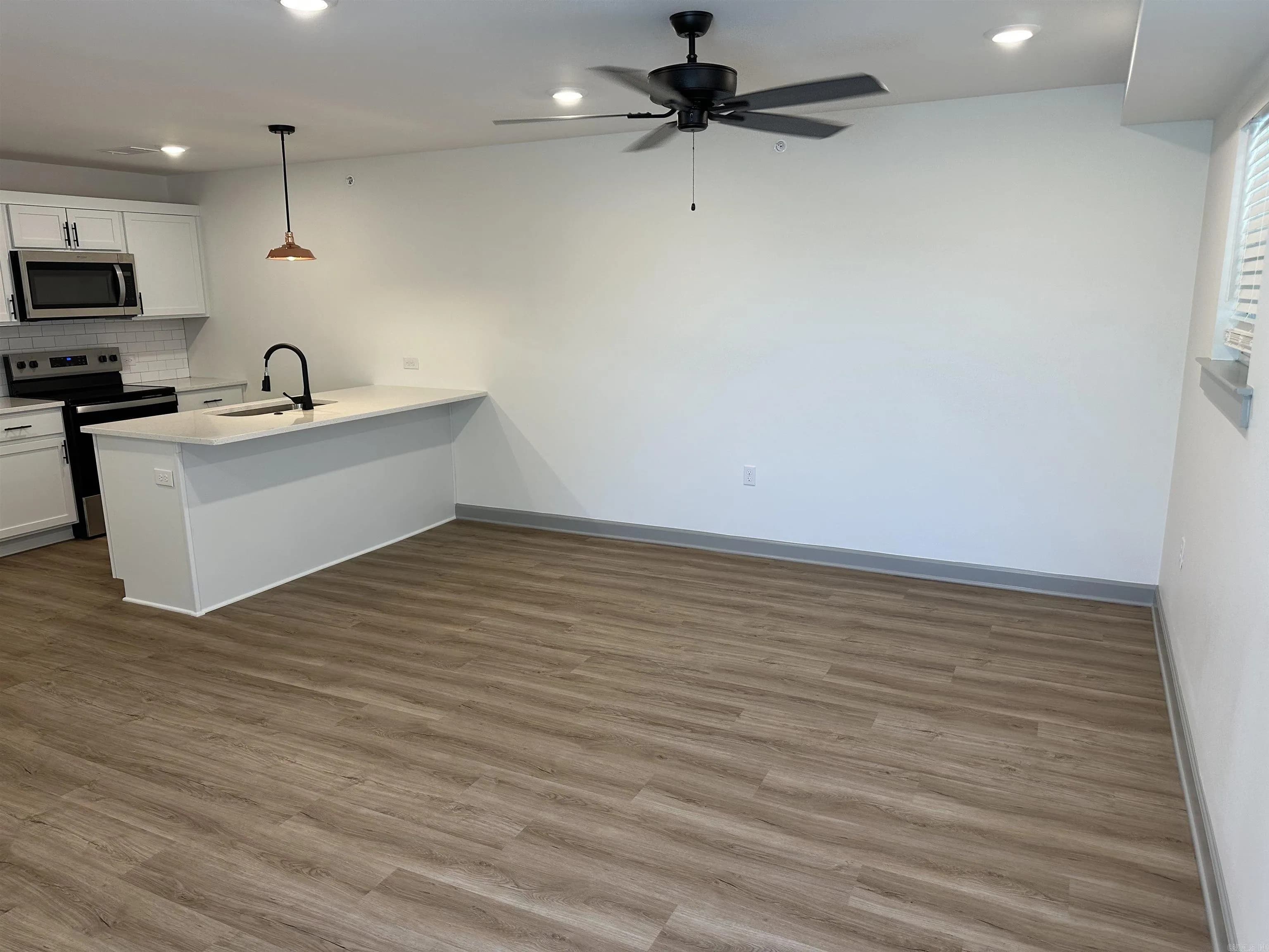 Property at 501 E 21st, 7 - Image 5