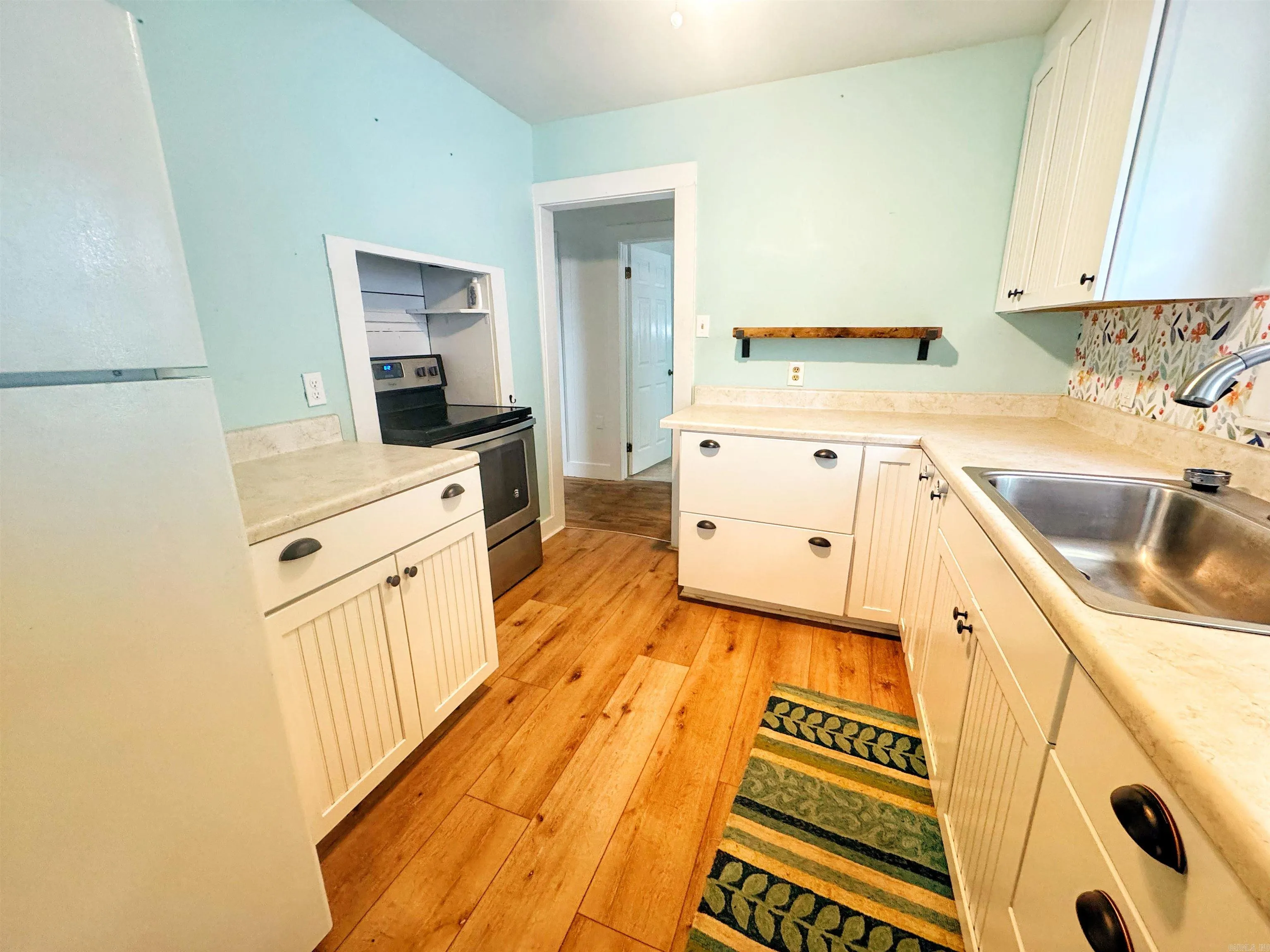 Property at 160 E Pine - Image 10