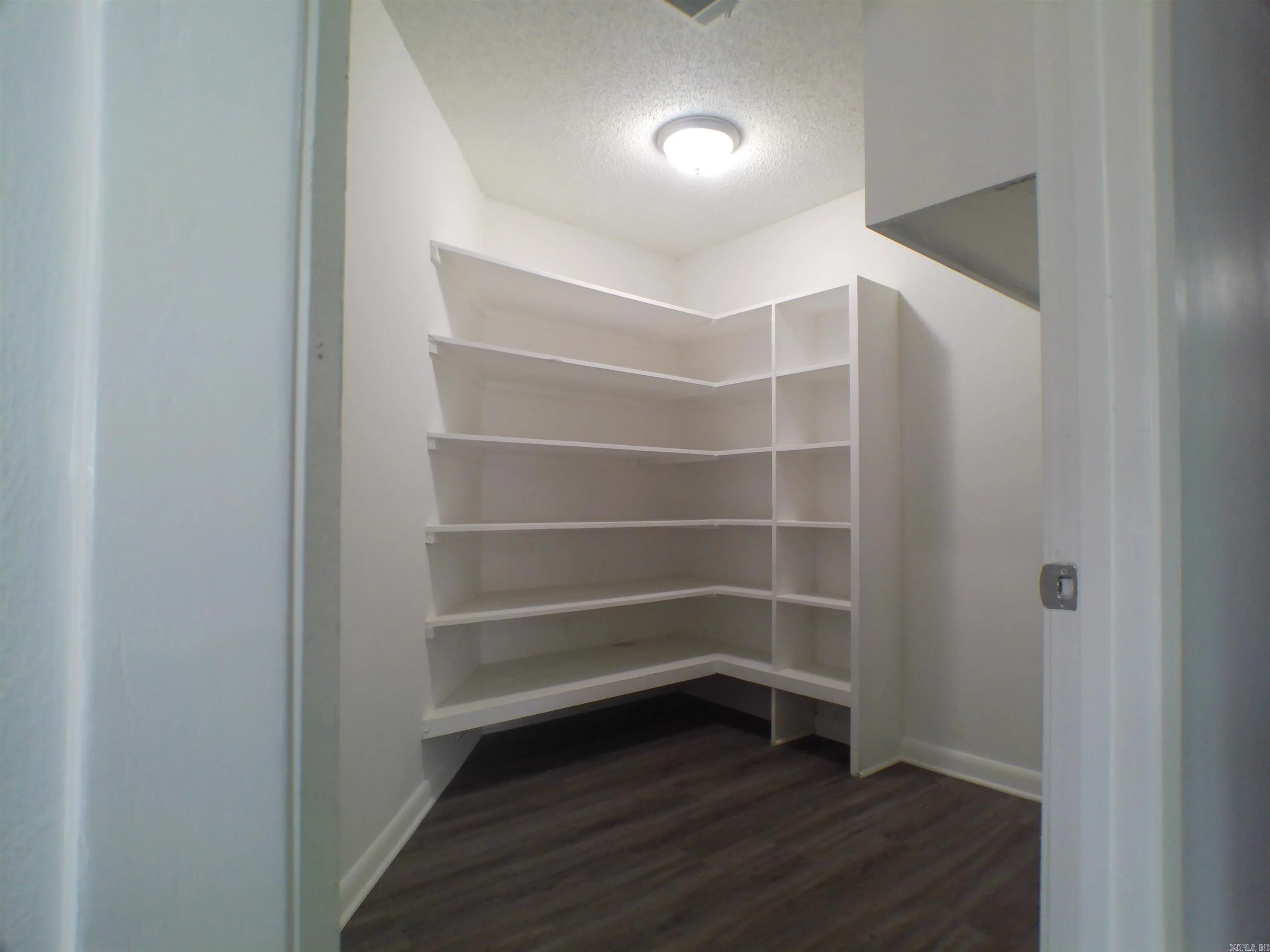 Property at 712  Oak manor - Image 13