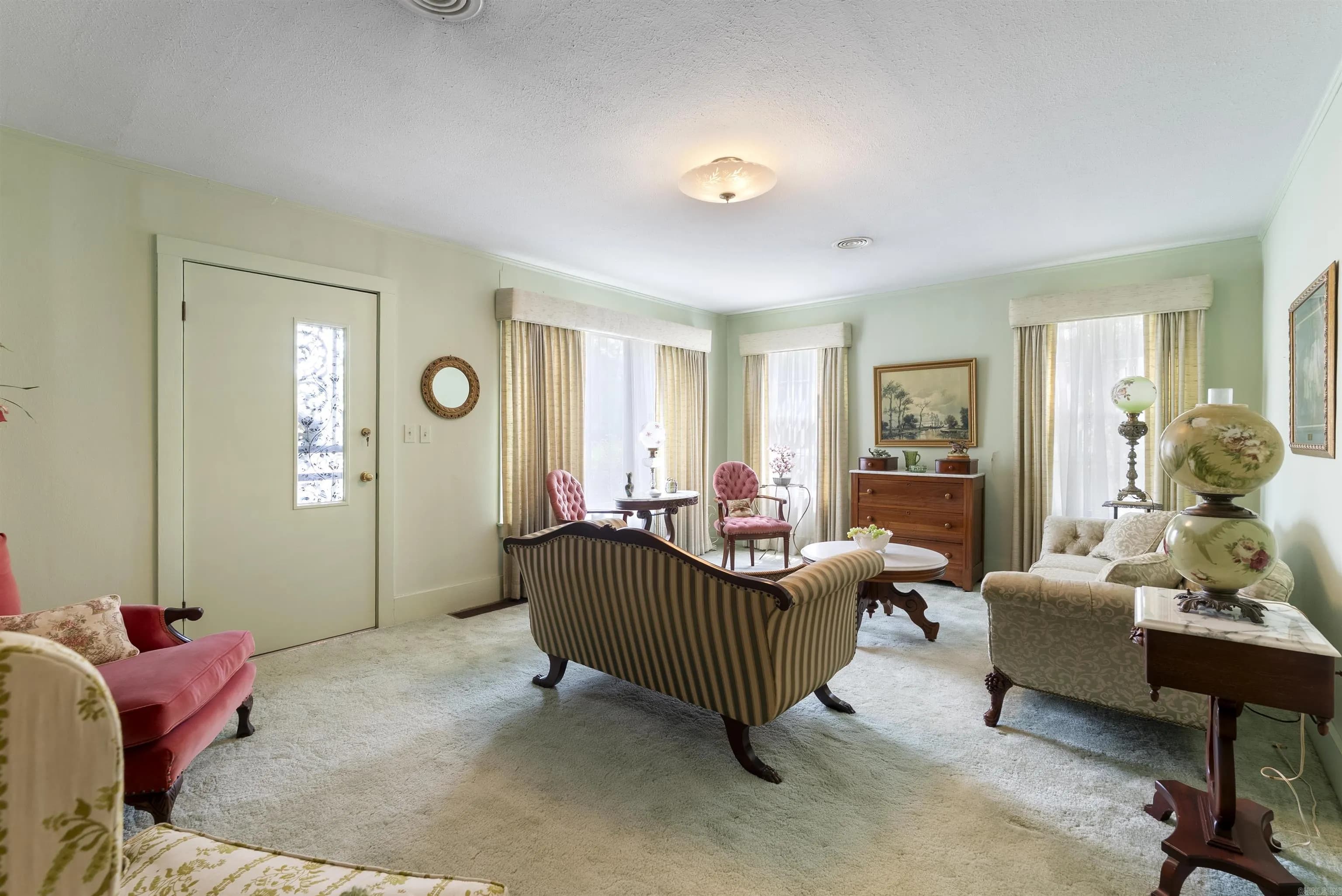 Property at 105 N Holly - Image 3