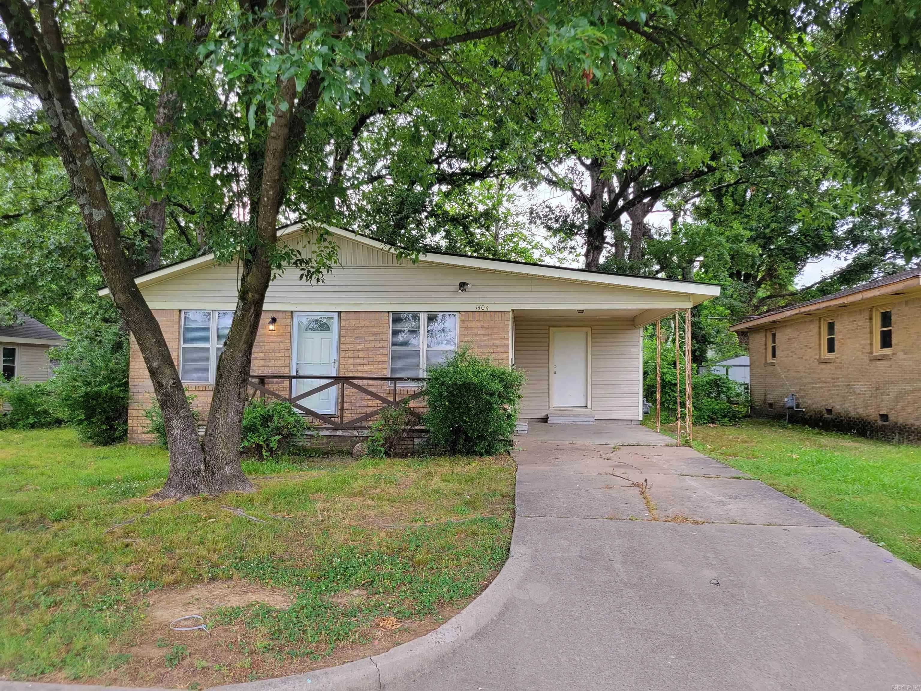 Property at 1404  Frank - Image 1