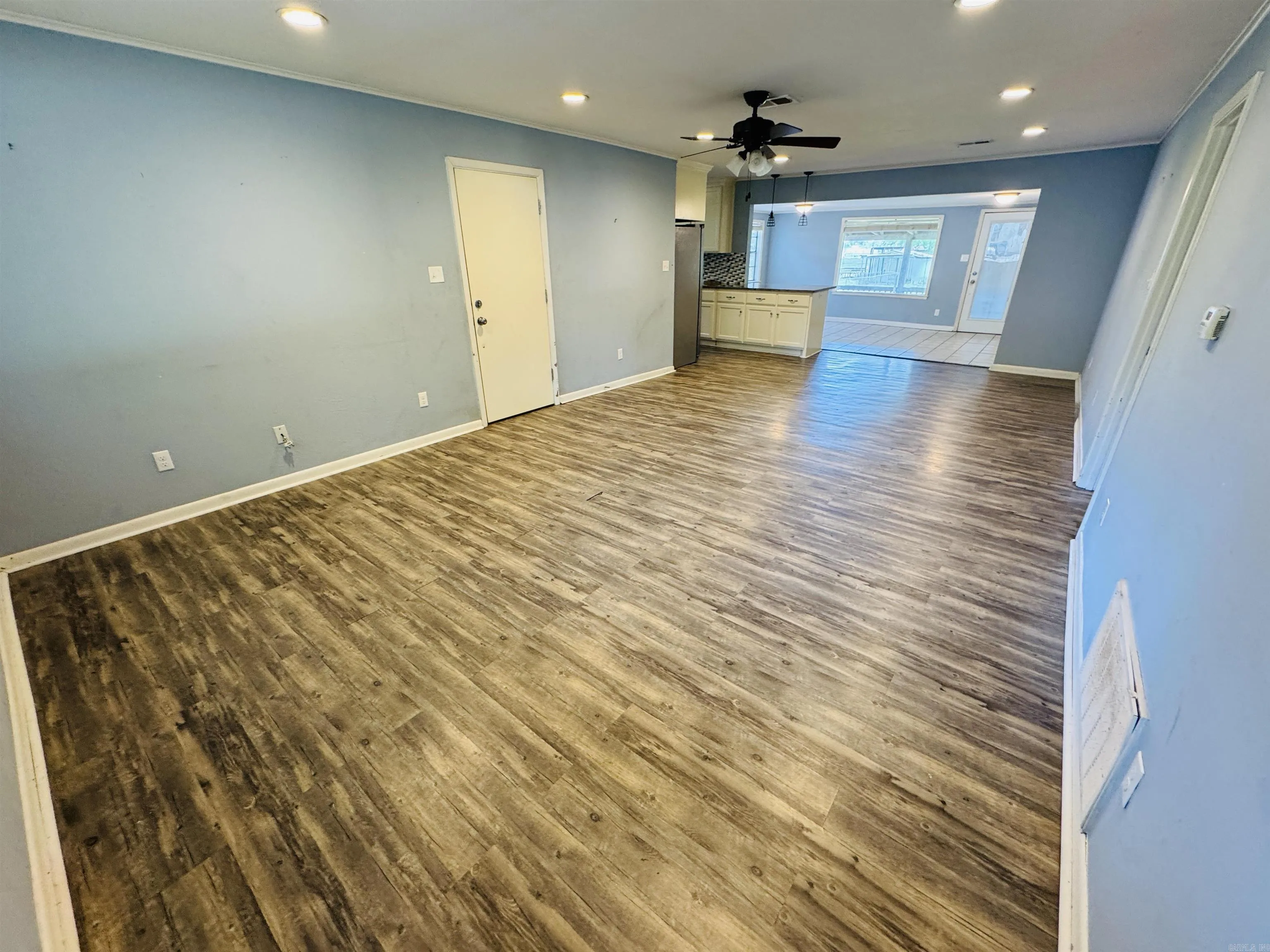 Property at 10  Roberts - Image 4