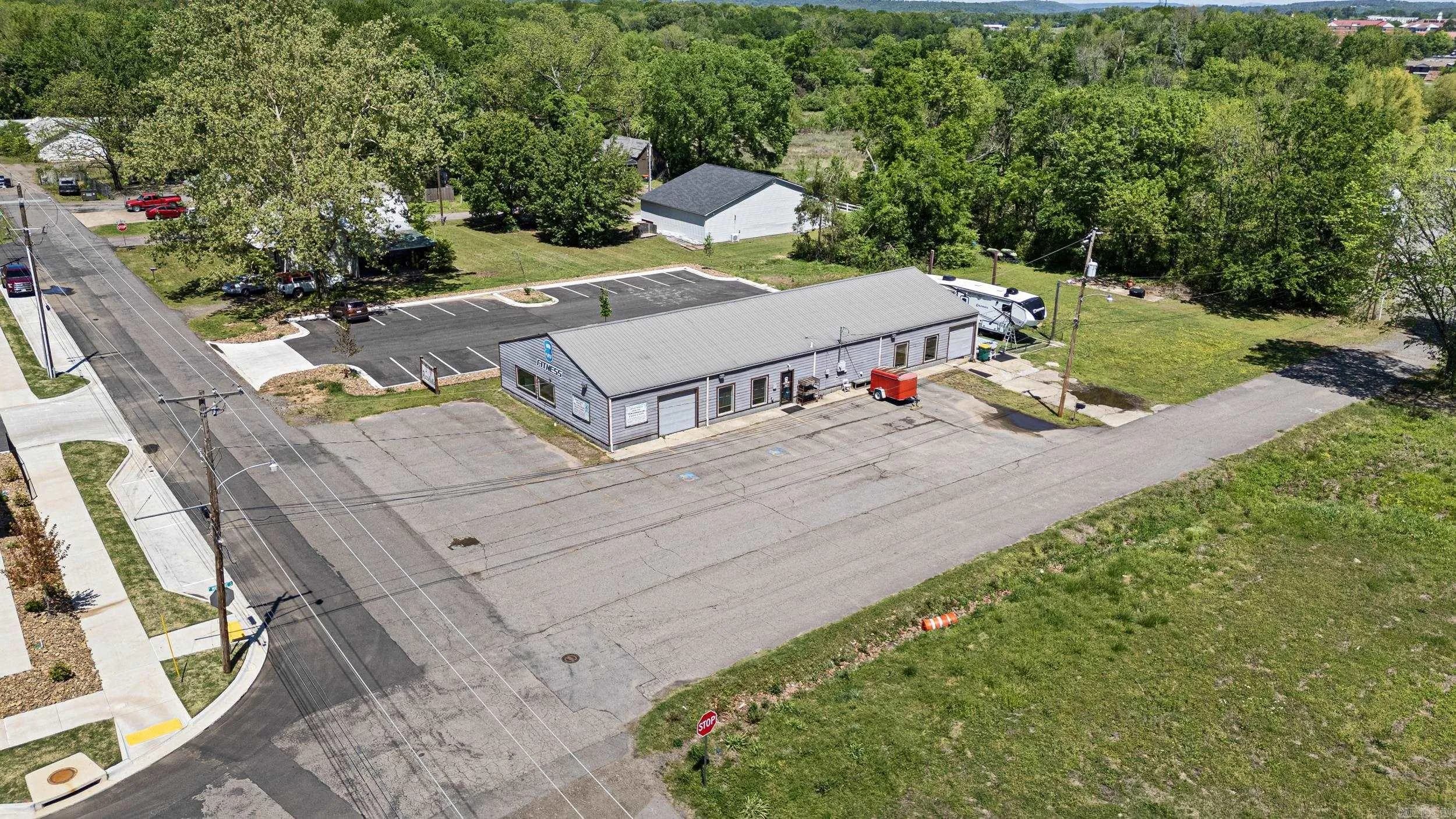 Property at 900 W E - Image 35