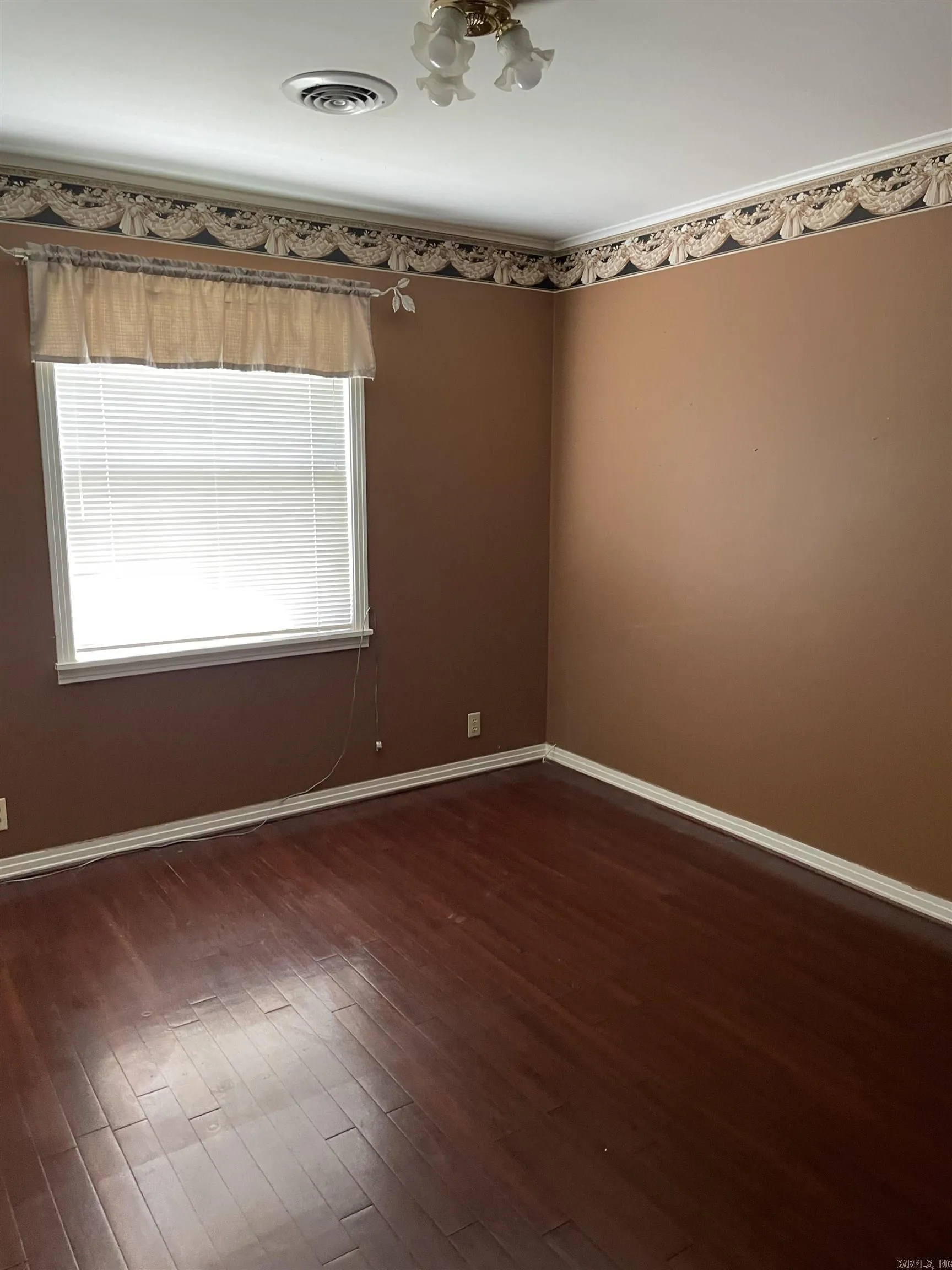 Property at 1200  Hickory - Image 31