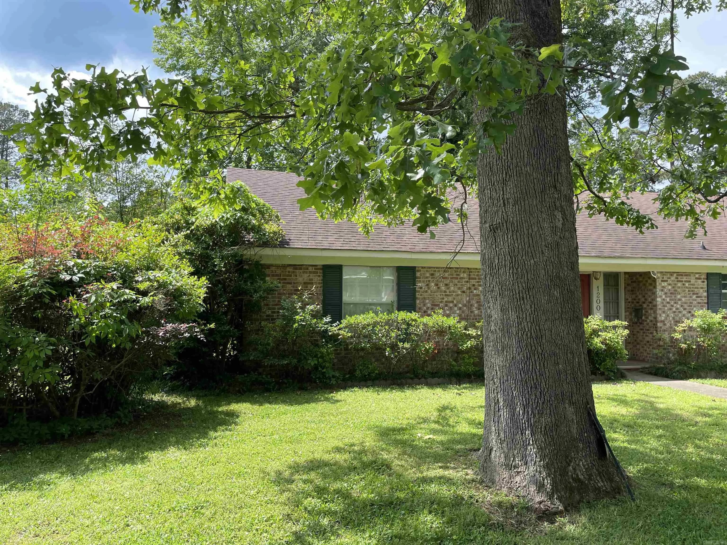 Property at 1200  Hickory - Image 2
