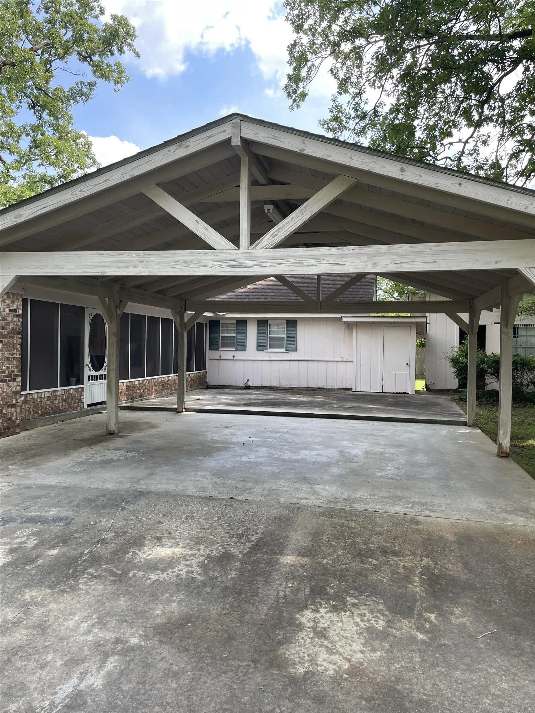 Property at 1200  Hickory - Image 8