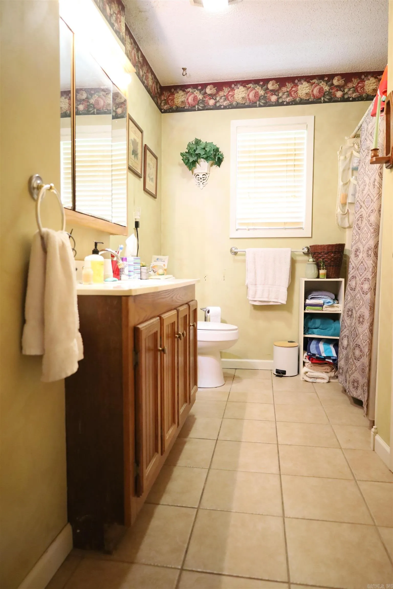 Property at 503  Elm - Image 10