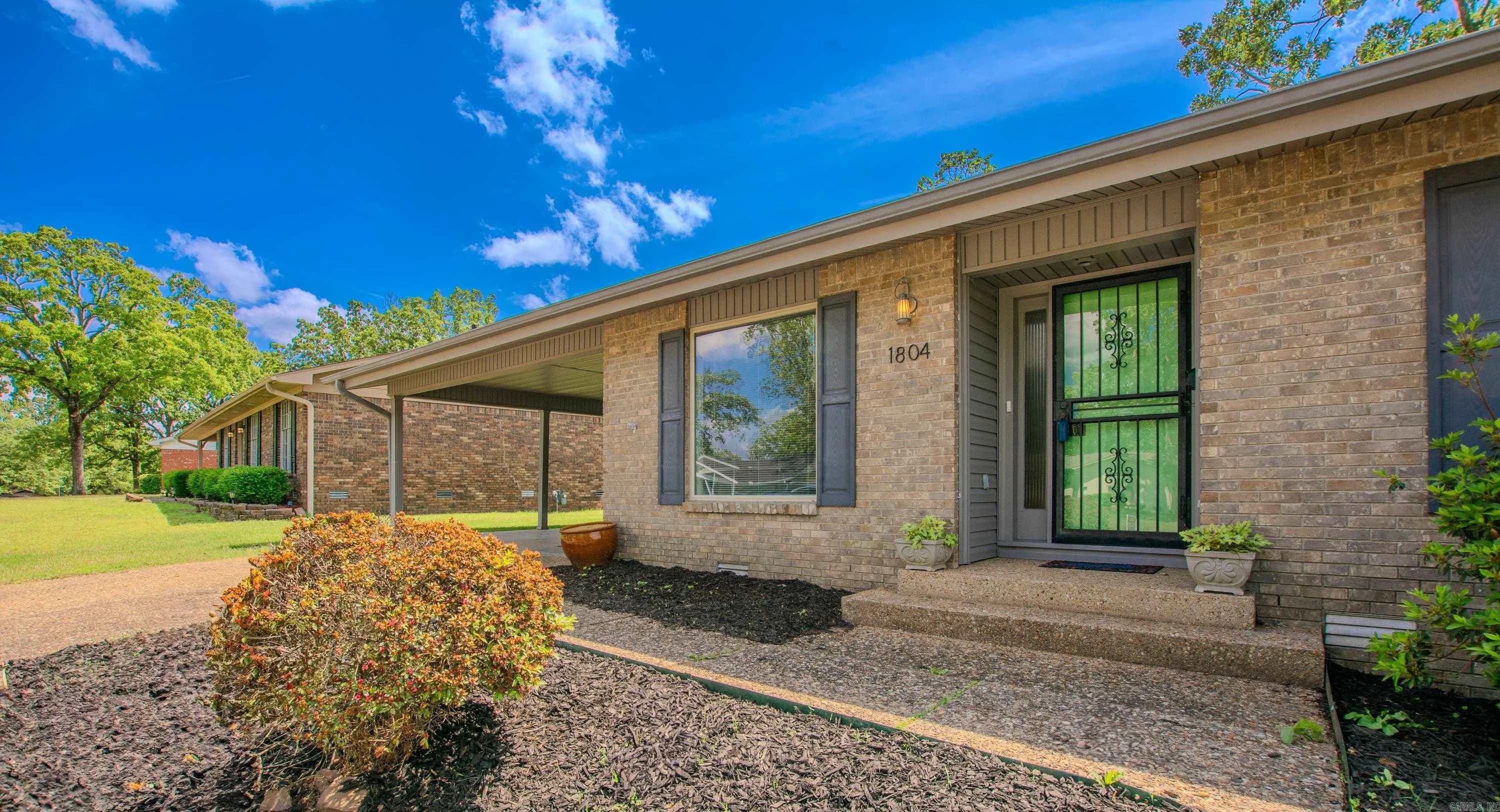Property at 1804  Osage - Image 47