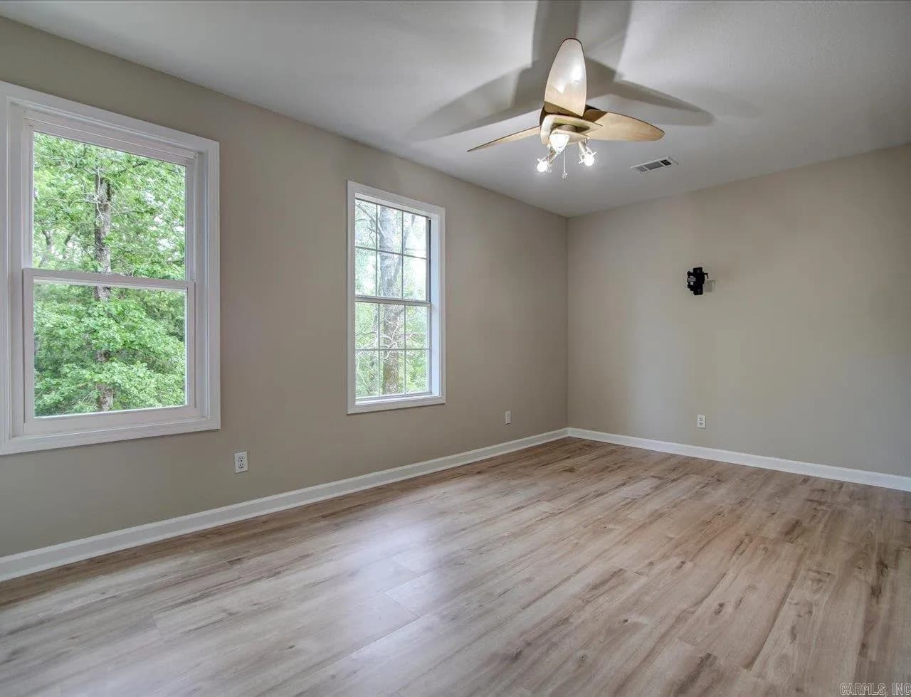 Property at 129  Peppermint - Image 28