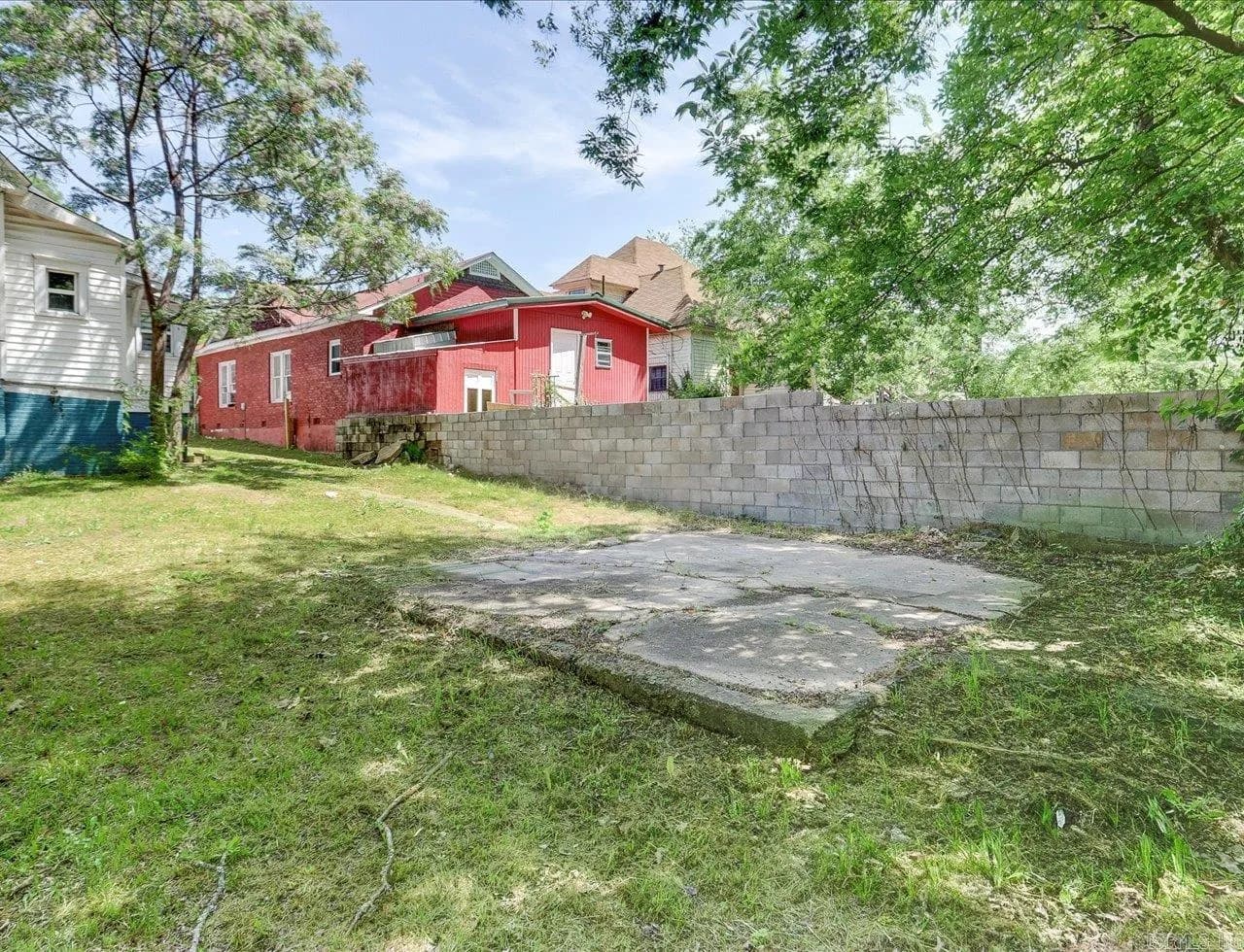 Property at 419  South - Image 25