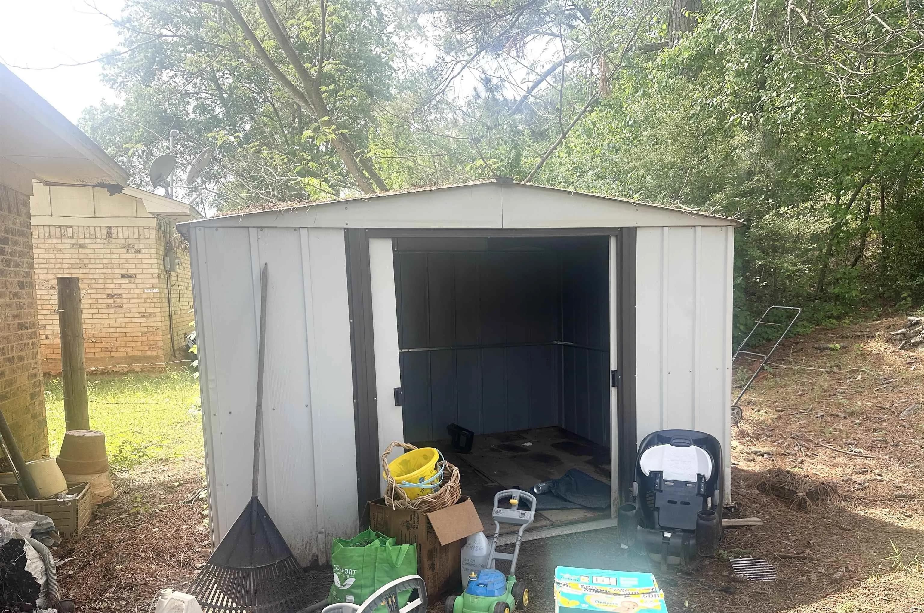 Property at 702  Allday - Image 20